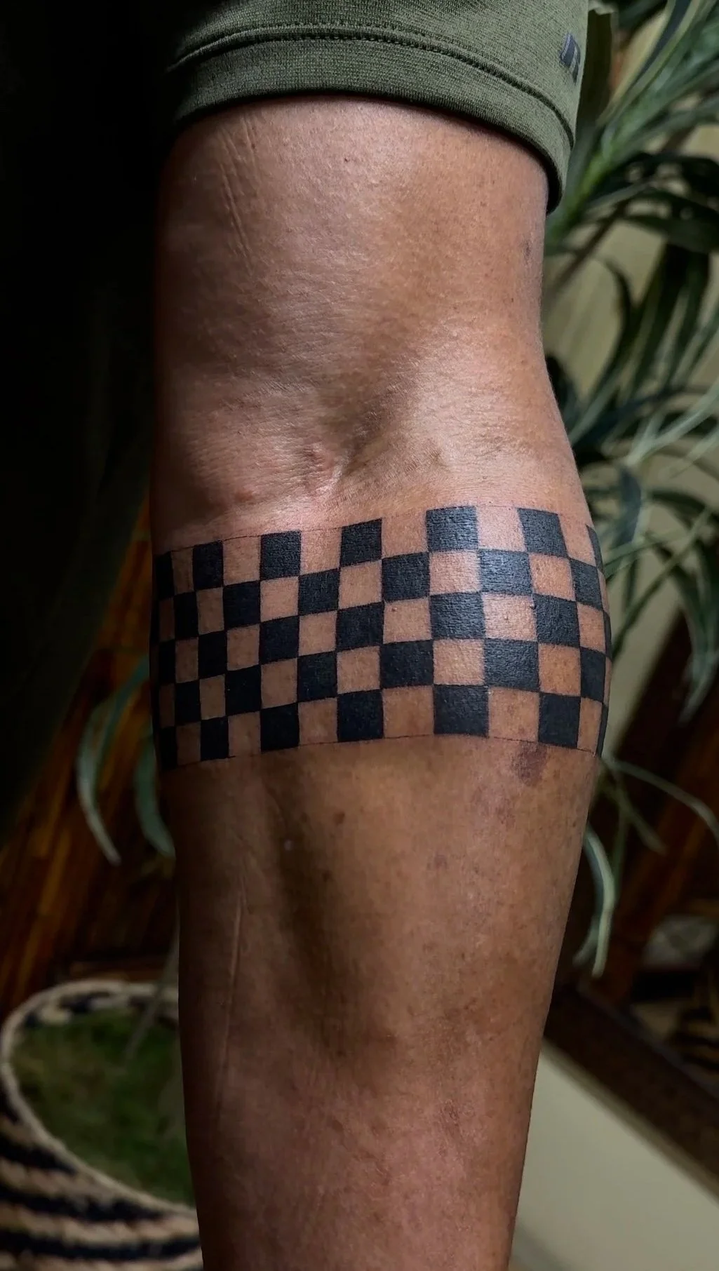 Checker board arm wrap