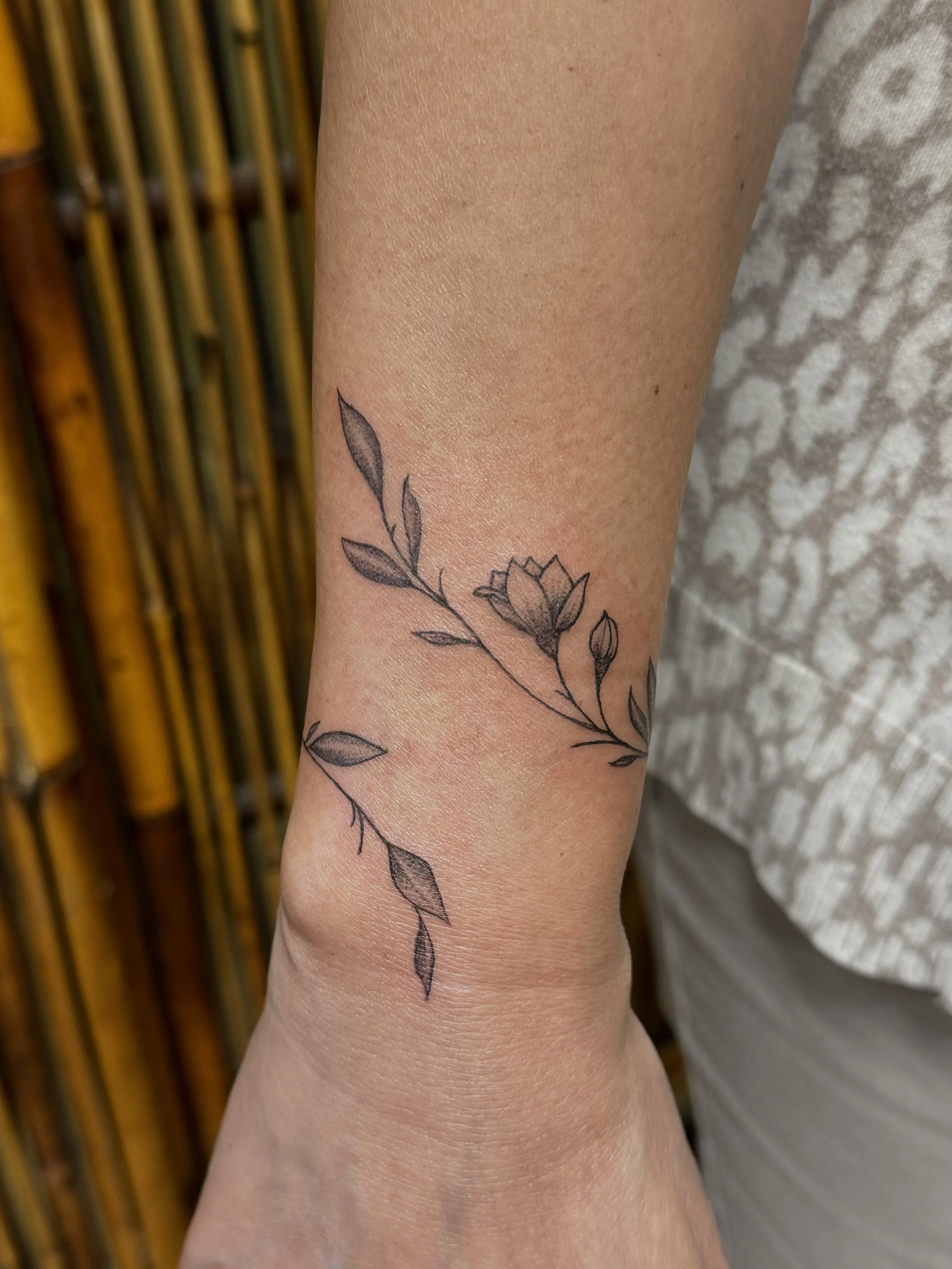 Fineline floral wrist wrap