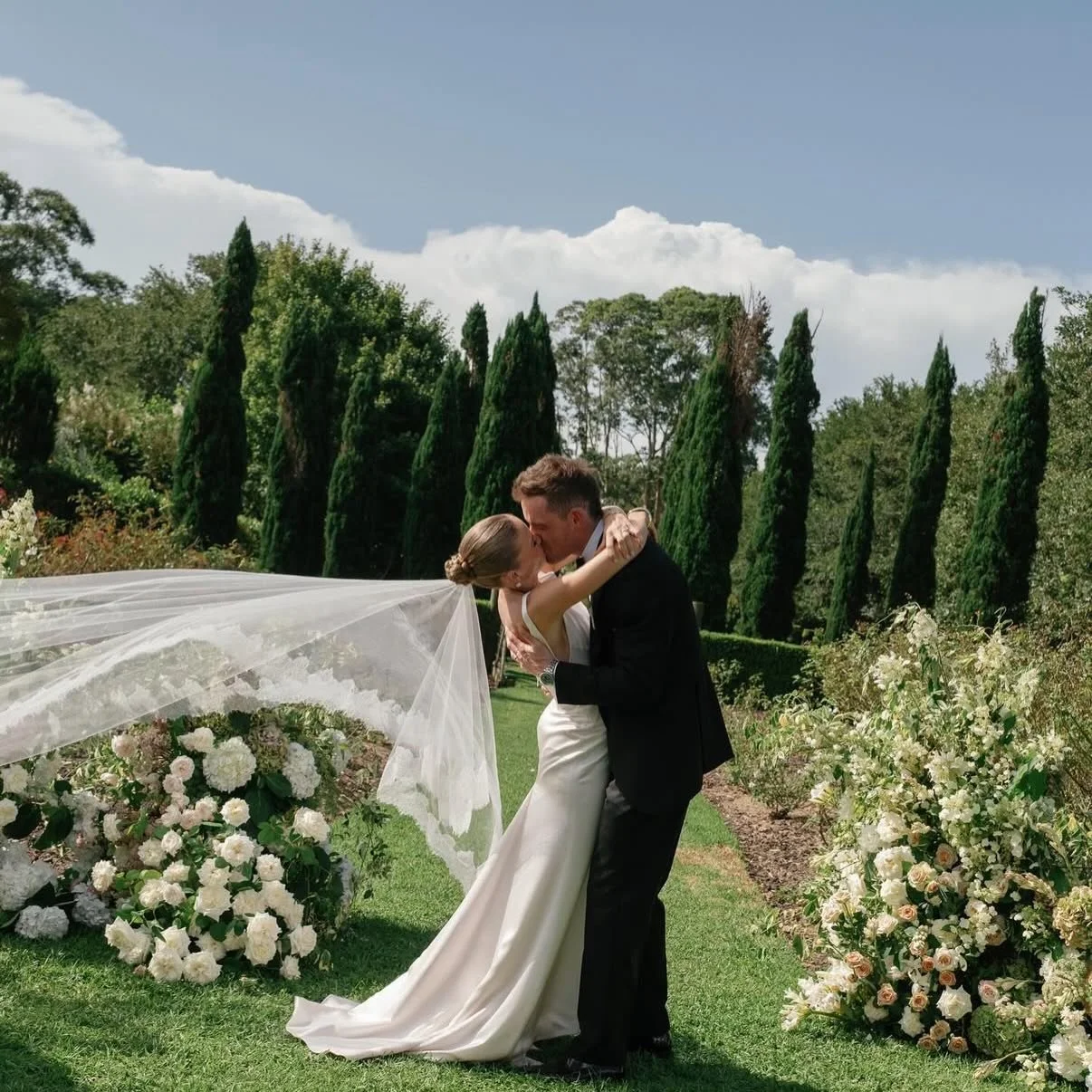 MAX &amp; EM ✨ 
No notes. 

@paloma.eventco 
@themerribee 
@rollingdawnfilms 
@photosbydamon_ 
@mrsgibbonsflowers 
@thewhitetree 
@thefuture_mrs 
@carlyvandermeerhair 
@katiemooremakeup