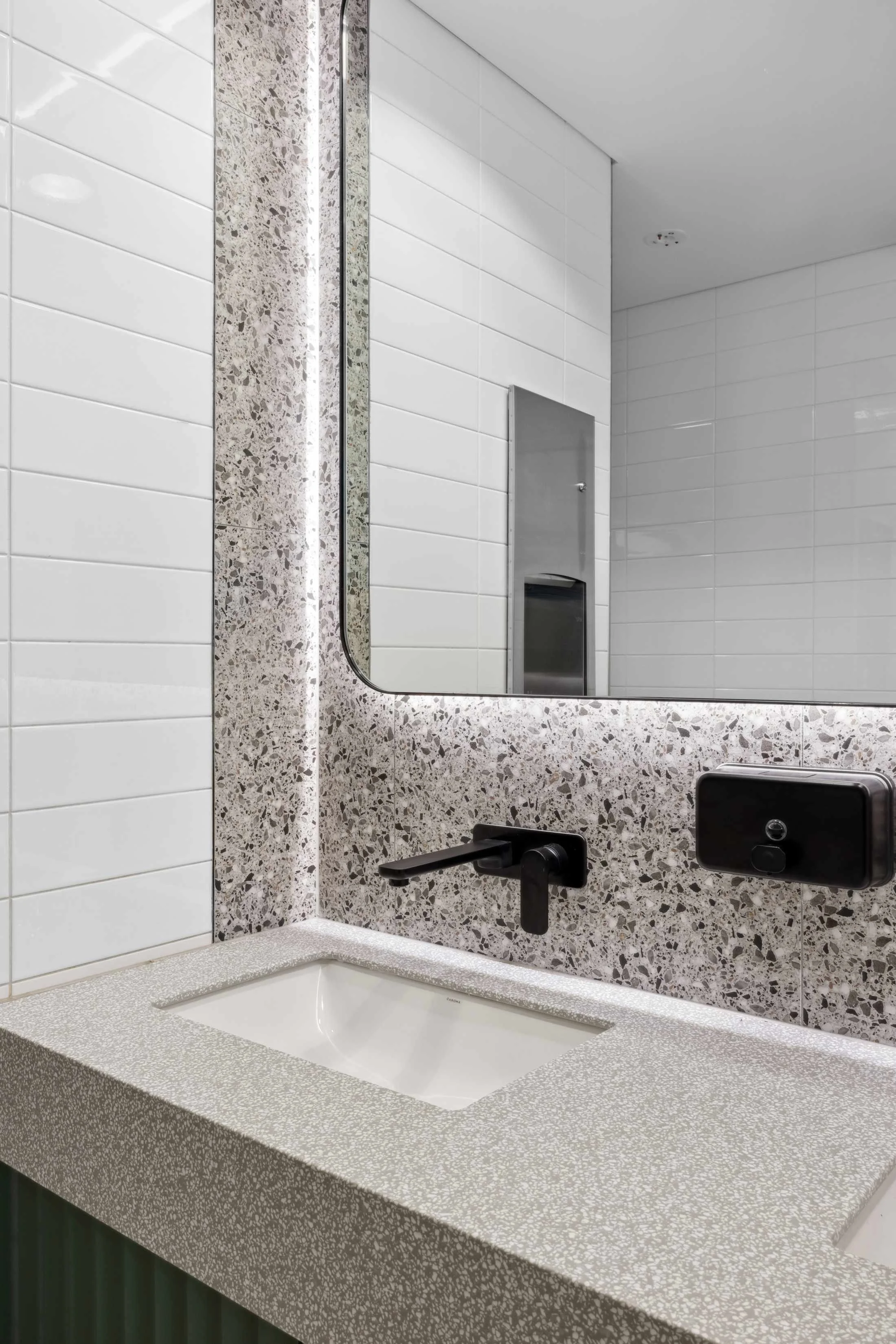 egs_projects_-_projects-_darling_park-tower_3-amenities-_mirror.jpg