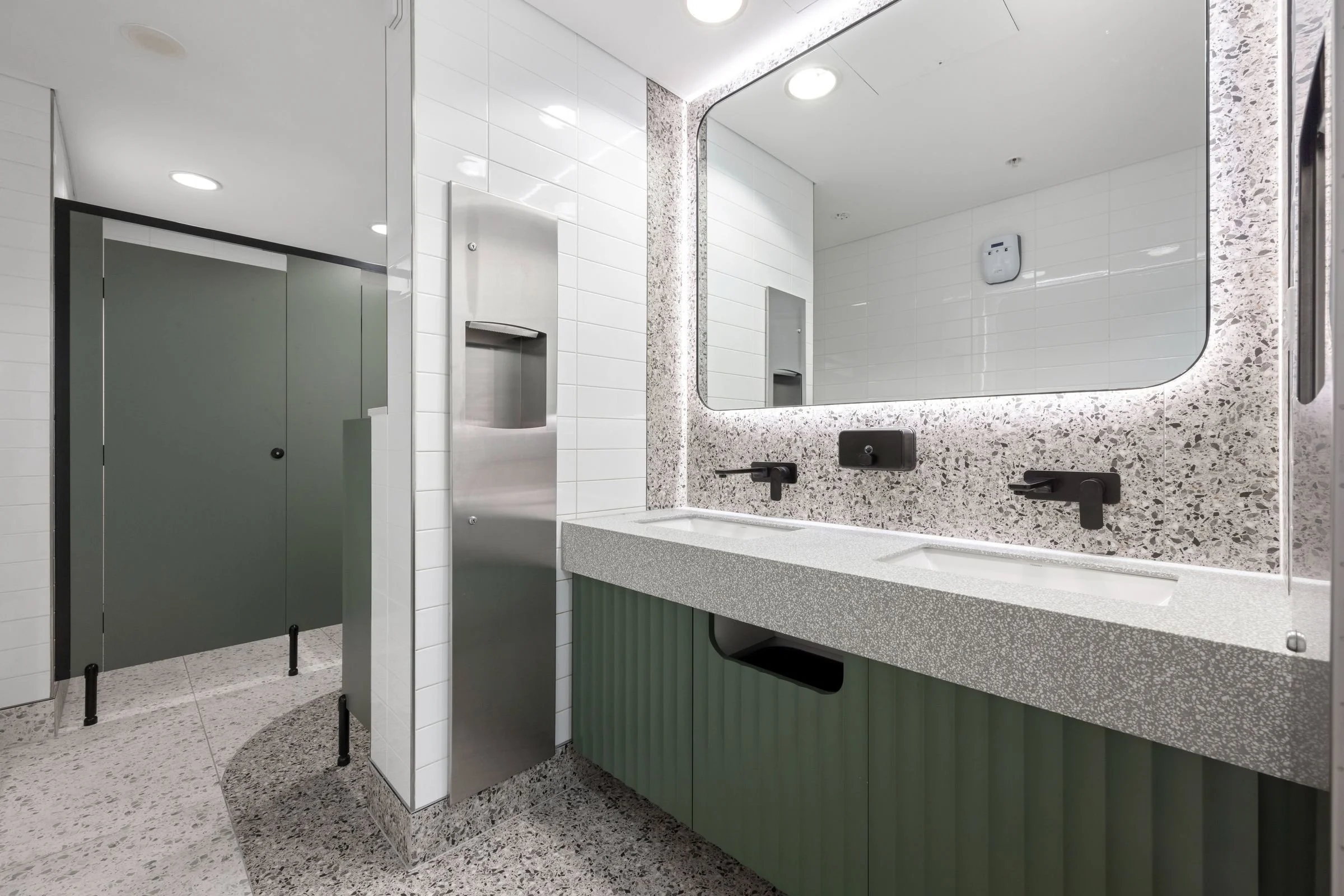 egs_projects_-_projects-_darling_park-tower_3-amenities-_vanity.jpg