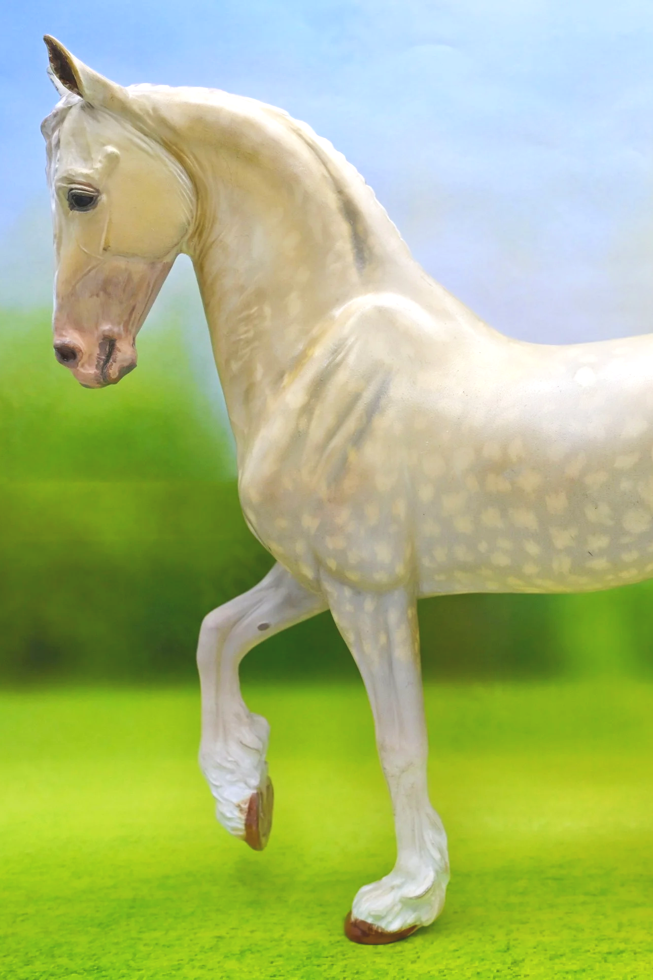 Close up of front half of Vermeer mold, customized to dapple palomino. Repainted by Liz Raby of Serene Studios.