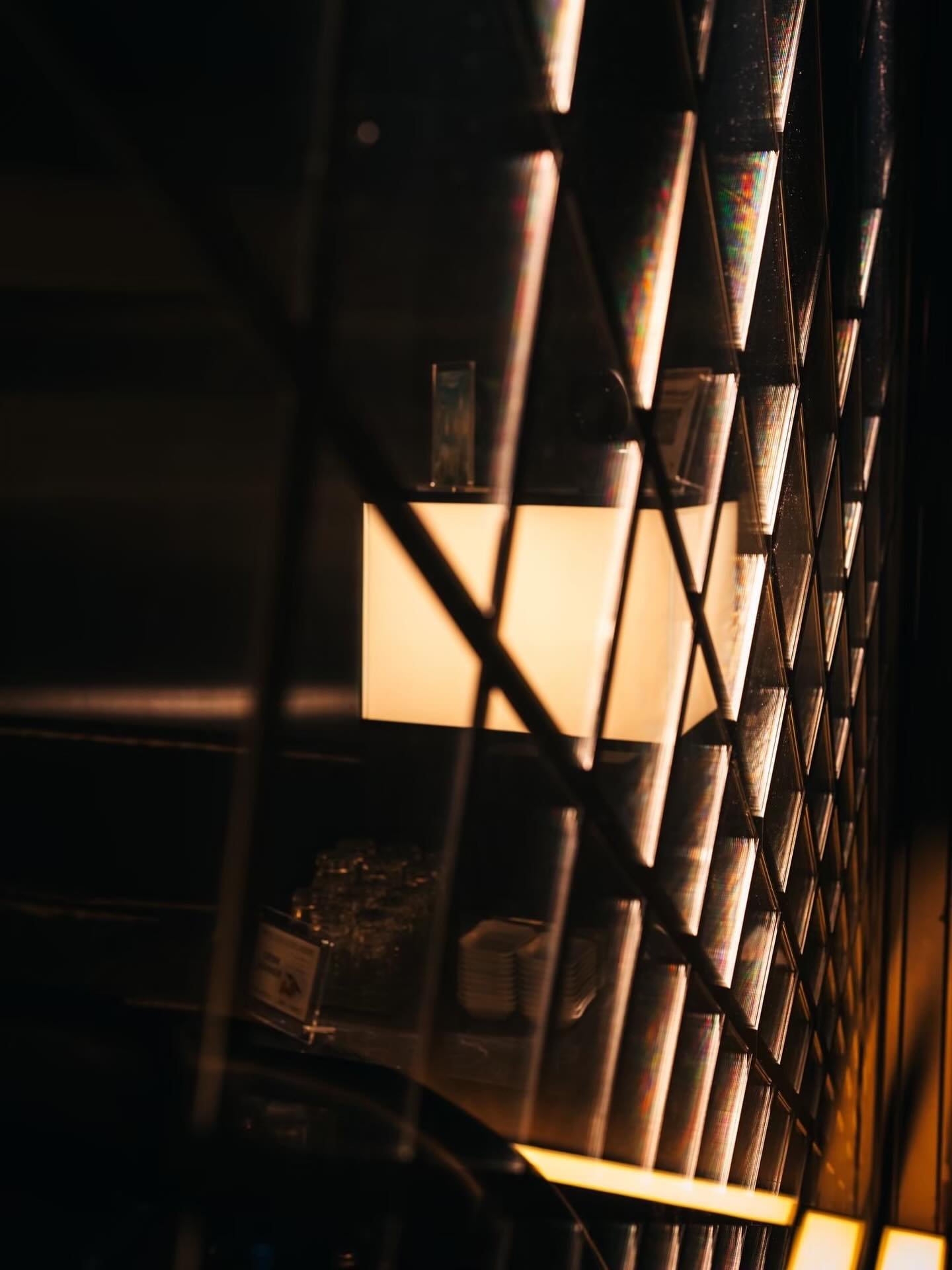 ✨ Art &amp; Luxury &ndash; Lalah ✨

六本木Club Lalahの店内に足を踏み入れた瞬間、
洗練されたアートとラグジュアリーな空間が広がります。
厳選されたインテリアとディテールへのこだわりが、特別な夜をより美しく演出。

ここでしか味わえない、極上のひとときを&mdash;。

 @roppongi_lalah フォローで最新情報をチェック！

#lalah #clublalah #六本木ララァ #ラグジュアリーな夜 #洗練された空間 #特別なひととき