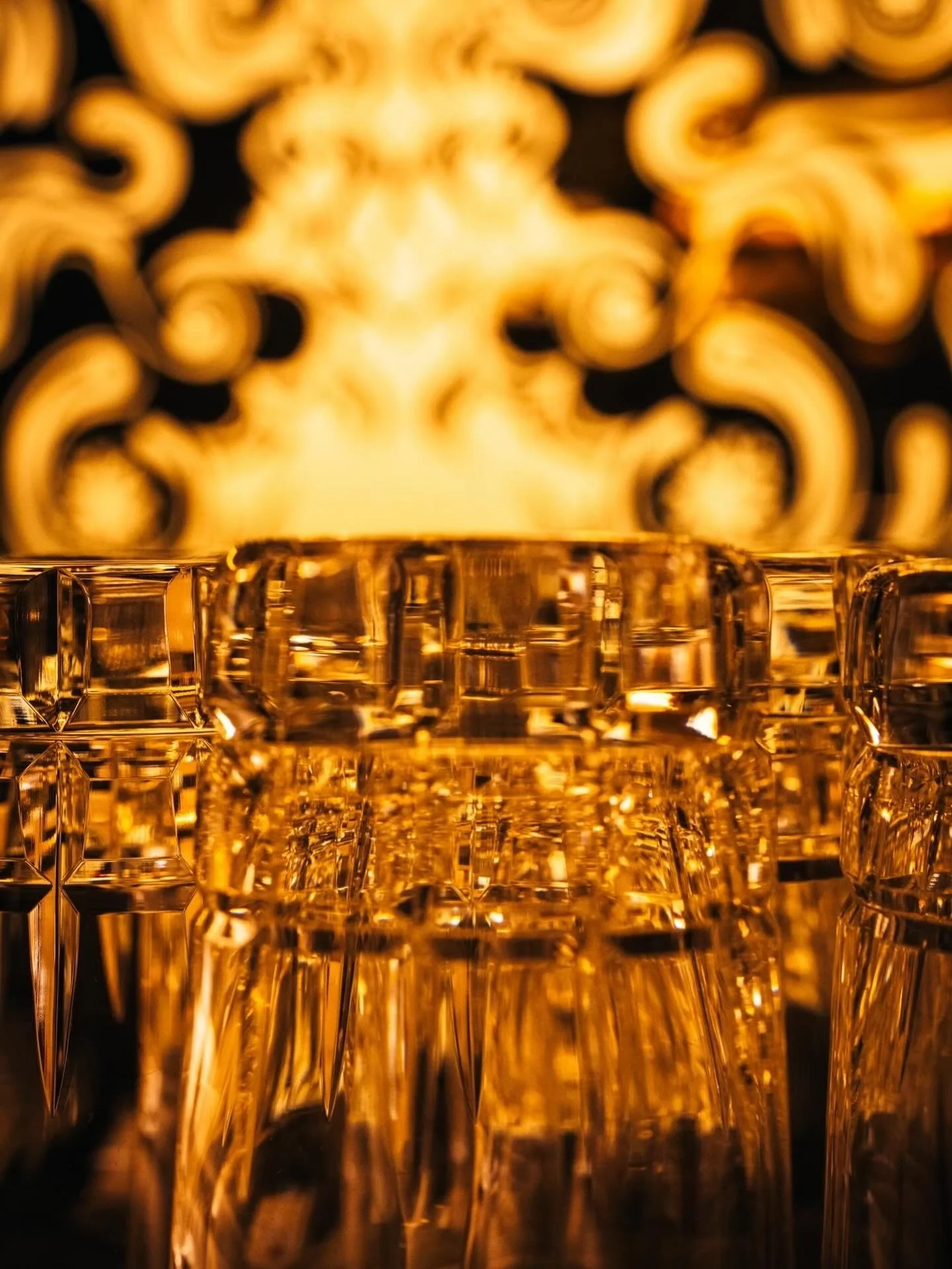 ✨ Art &amp; Luxury &ndash; Club Lalah ✨

六本木 Club Lalahが描くのは、
ただの夜ではない、記憶に残る時間。

グラスに映る光、
重なり合う音、
静かに高鳴る鼓動。

感性を刺激するアートと、
計算し尽くされたラグジュアリー空間が、
大人の夜を美しく完成させます。

ここでしか味わえない、
&ldquo;選ばれた夜&rdquo;を。

@roppongi_lalah フォローで最新情報を。

#clublalah #六本木ララァ
#ArtAndL