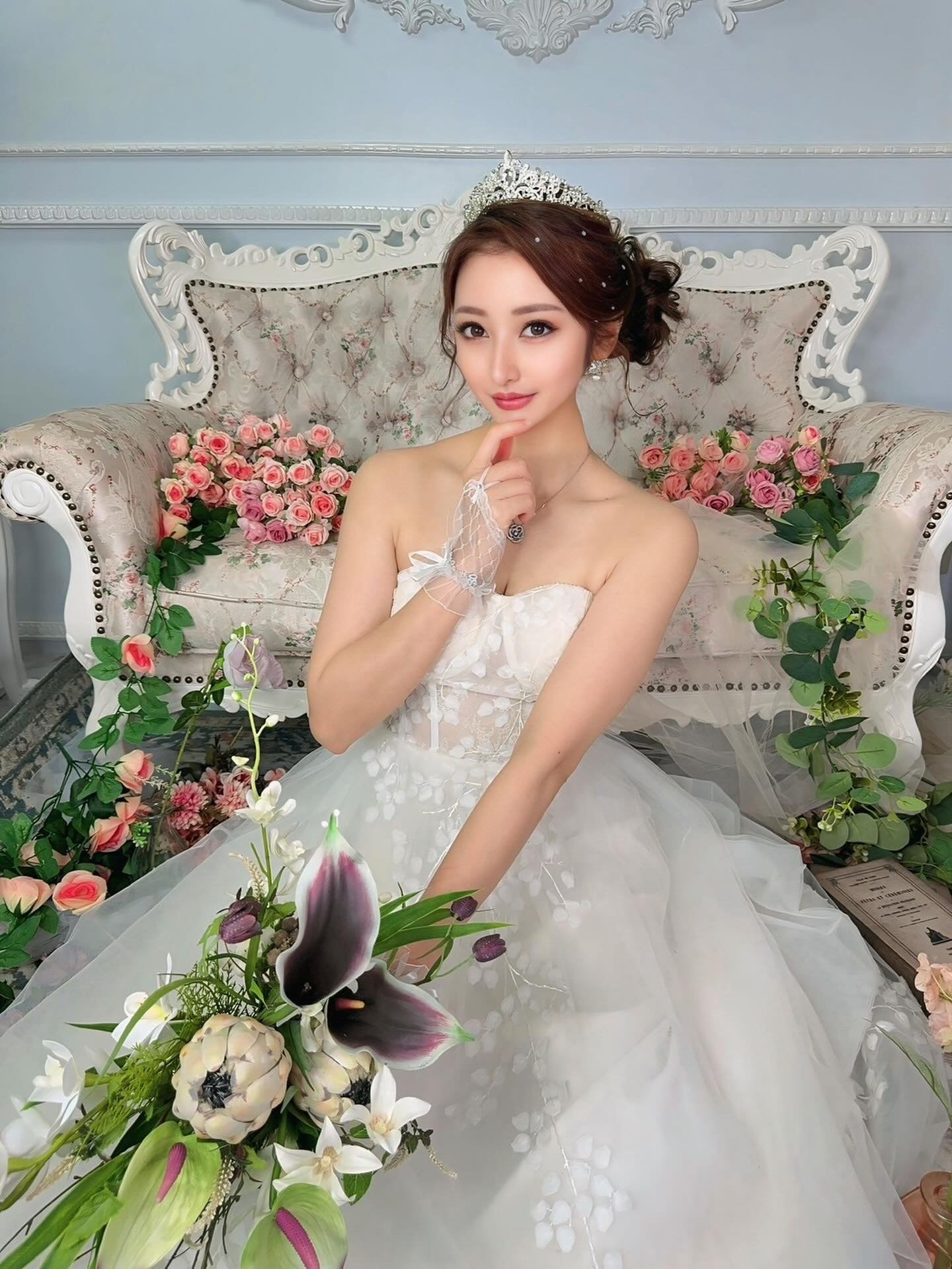 ⚜️ Grace &amp; Glow &ndash; SEIKA⚜️

上品な微笑みと洗練された空気感で、誰もが視線を奪われる存在

気品の中に甘さを忍ばせたその魅力は、まさに&ldquo;特別な時間&rdquo;を彩る魔法

あなたの心を優しく包み込む、極上のひとときを

本日も皆さまのご来店をお待ちしております。

@roppongi_lalah フォローして最新情報をチェック！

#lalah #clublalah #六本木ララァ #ラグジュアリーな夜 #六本木キャバクラ せいかさん 癒