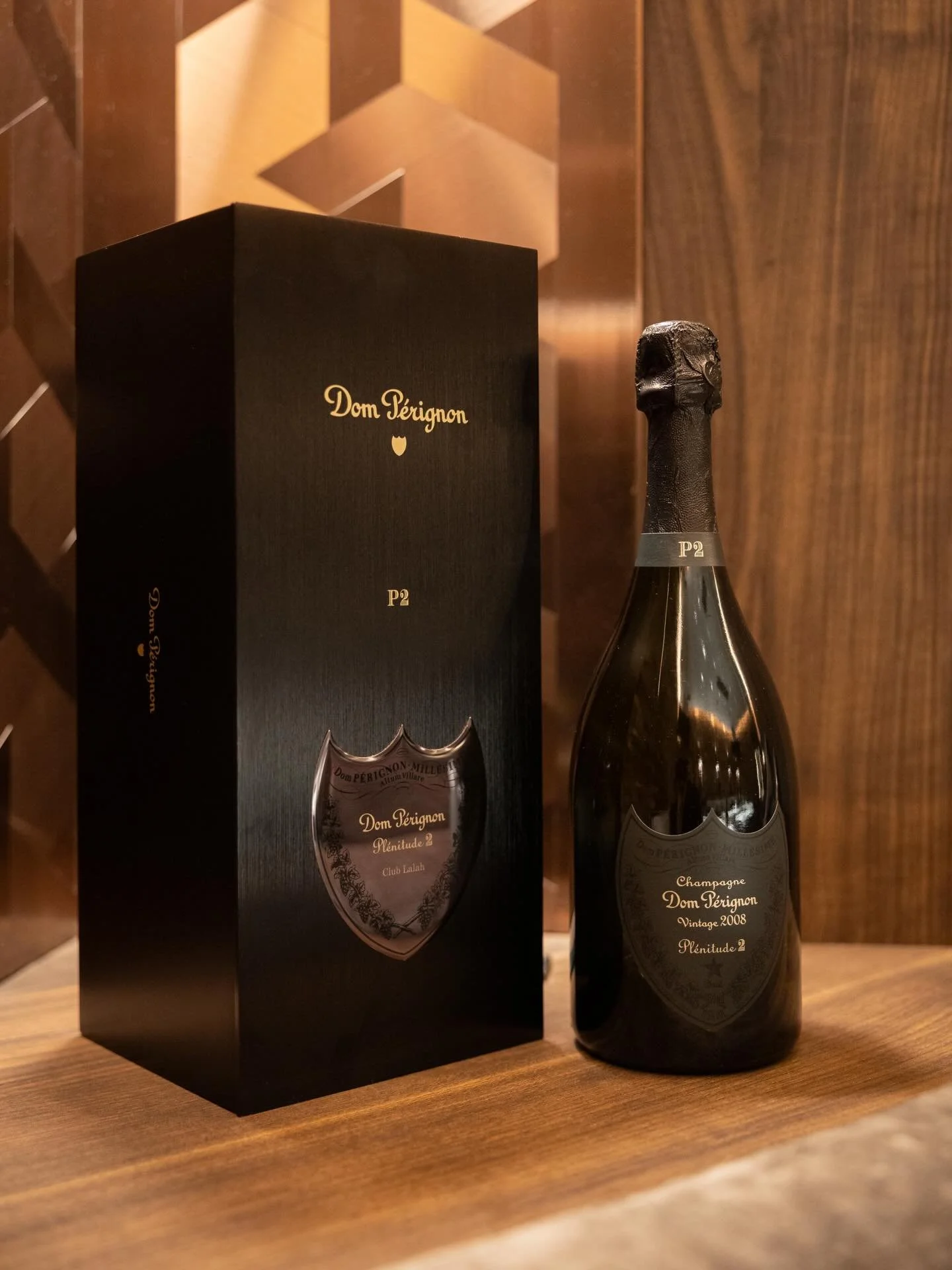 ⚜️Dom P&eacute;rignon P2⚜️

格の違いは、開けた瞬間に伝わる。🥂✨

Dom P&eacute;rignon P2 2008
積み重ねた時間が生む、唯一無二の輝き。

今夜の一本が、特別な夜をさらに特別に。
最高級の空間で、最高級の乾杯を。🍾

Lalahで過ごす特別な夜に、ぜひこの一杯を🥂

本日も皆さまのご来店をお待ちしております。
@roppongi_lalah フォローして最新情報をチェック！

#lalah #clublalah #六本木ララァ #ラグジ