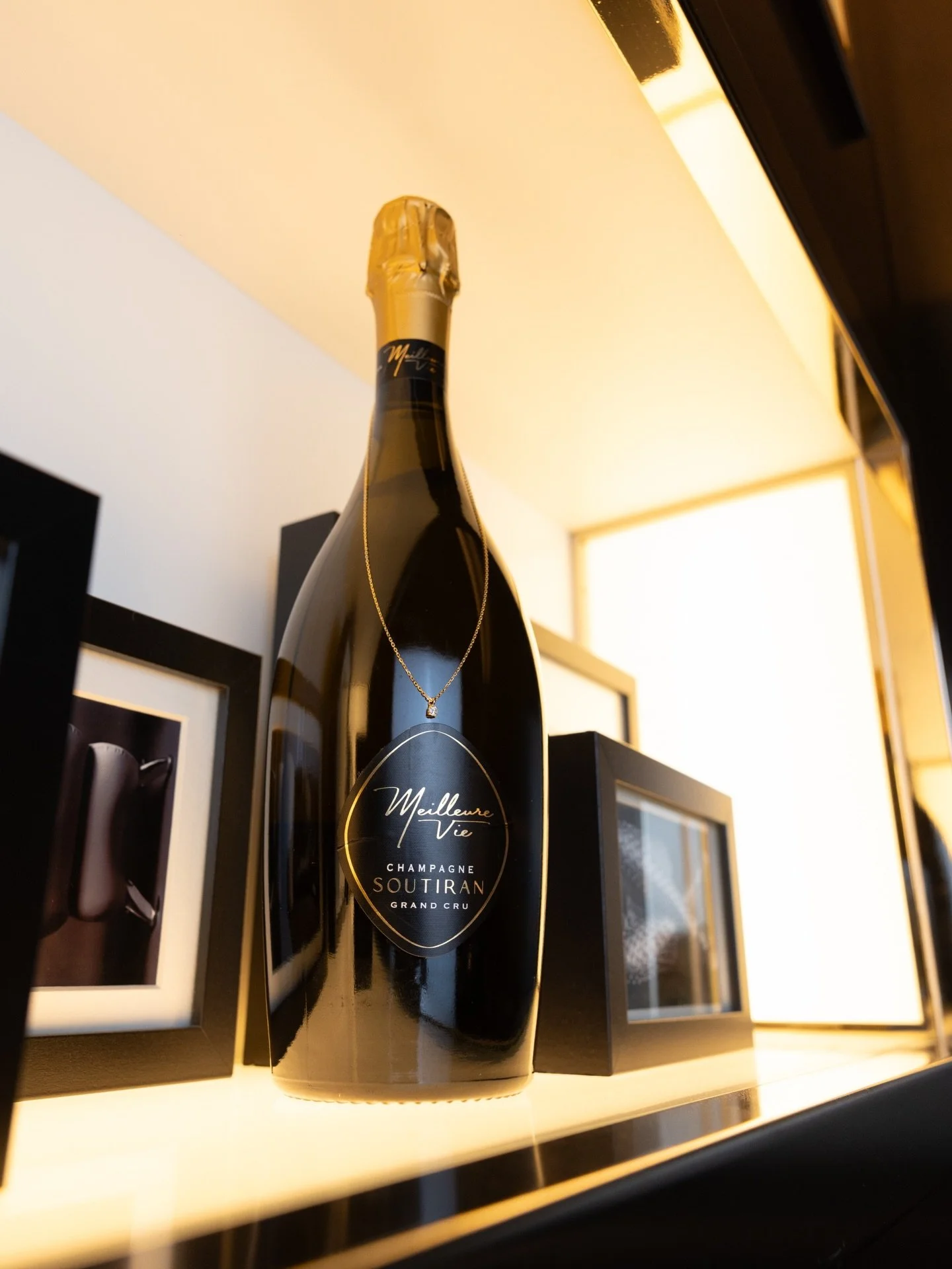 .
⚜️ SOUTIRAN Grand Cru / Meilleure Vie ⚜️

今夜を彩る特別な一本&mdash;&mdash;

Grand Cruならではの上質な味わいと
繊細で美しい泡が魅力の SOUTIRAN 🥂

華やかな香りと洗練された余韻が
グラスを重ねる時間をさらに贅沢に。

特別な夜は、特別なシャンパンとともに

本日も皆さまのご来店をお待ちしております。
@roppongi_lalah フォローして最新情報をチェック！

#lalah #clublalah #六本木