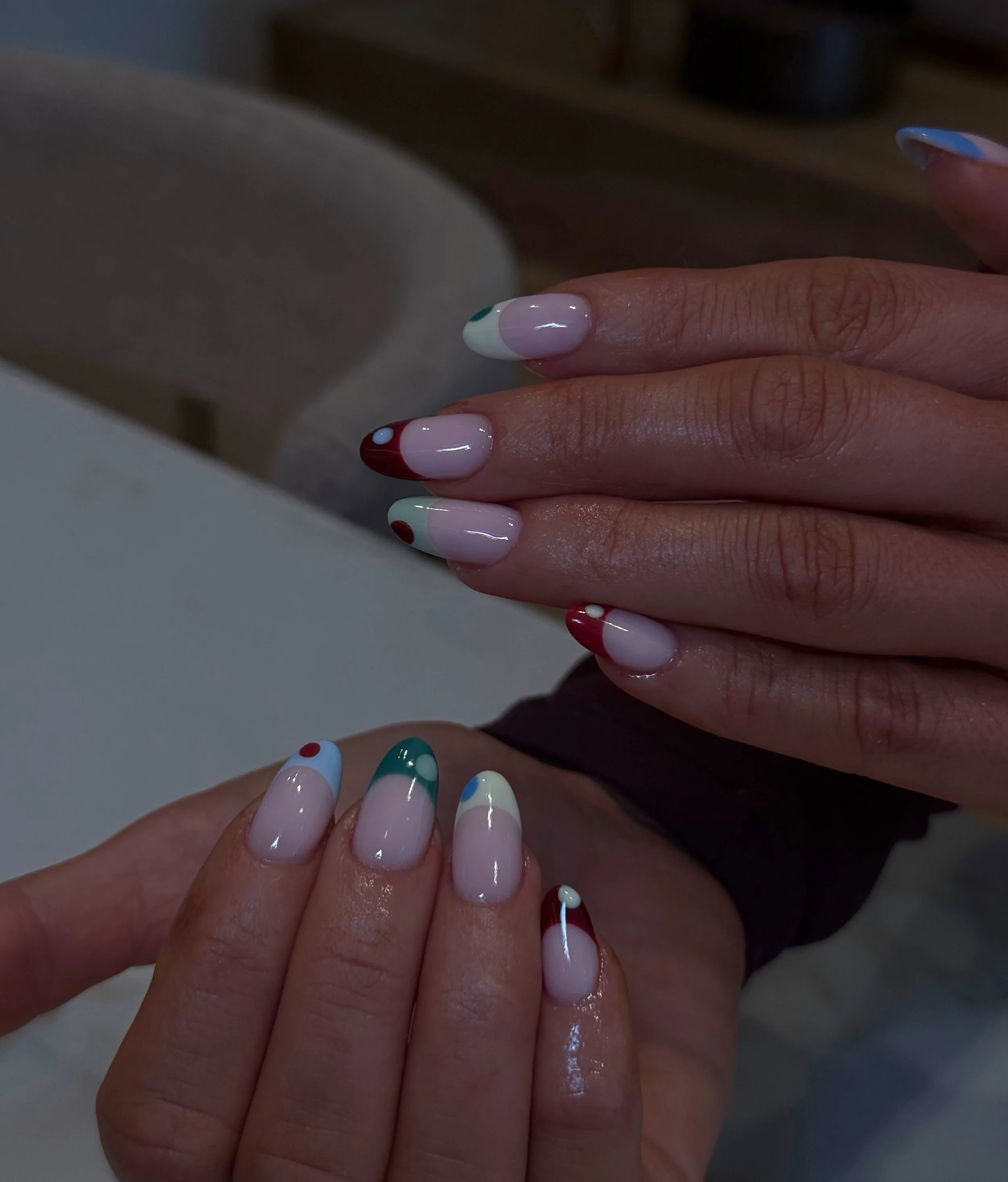 French, but never boring 💅🏼

Service: BIAB
Colour: Dolly plus French tip+dots
Shape: Medium-Long

#thegelbottlebiab #dollybiab #meltnailbar #frenchtips