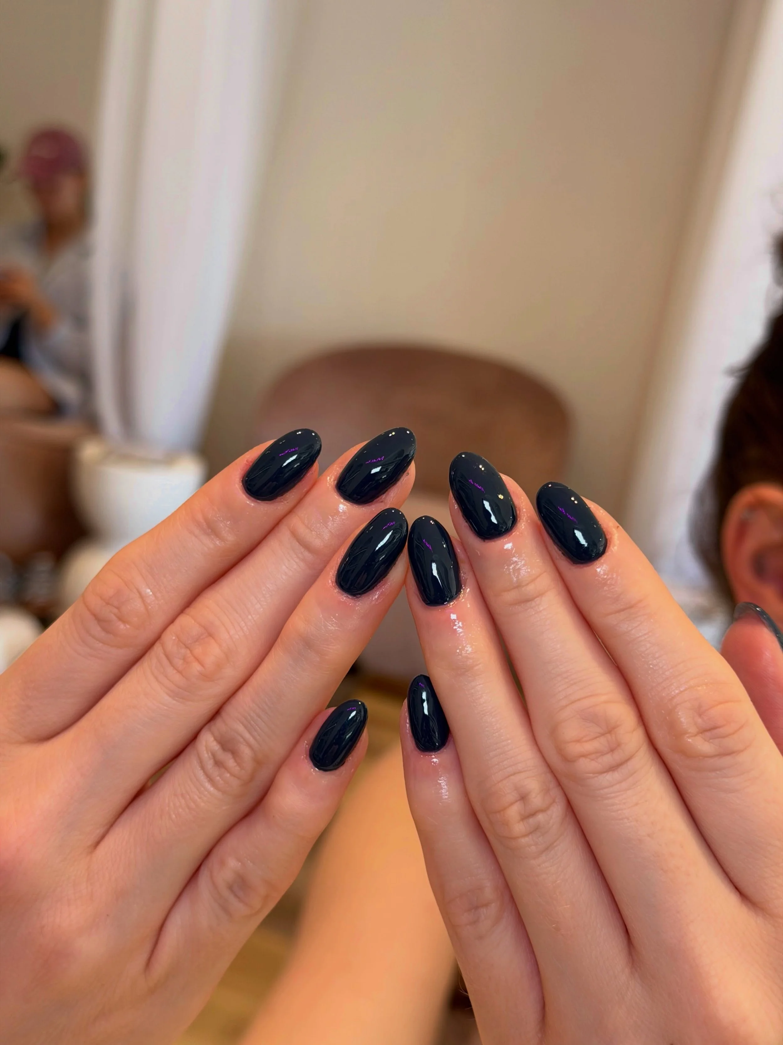 The runway 🛫
.
.
.
What to ask for?
Service: BIAB on natural nails 
Colour: Dolly with Runway on top 
Shape: almond
Length: Short to Medium 
.
.
.
#biab #thegelbottlebiab #bluenails #meltnailbar #brontenailsalon