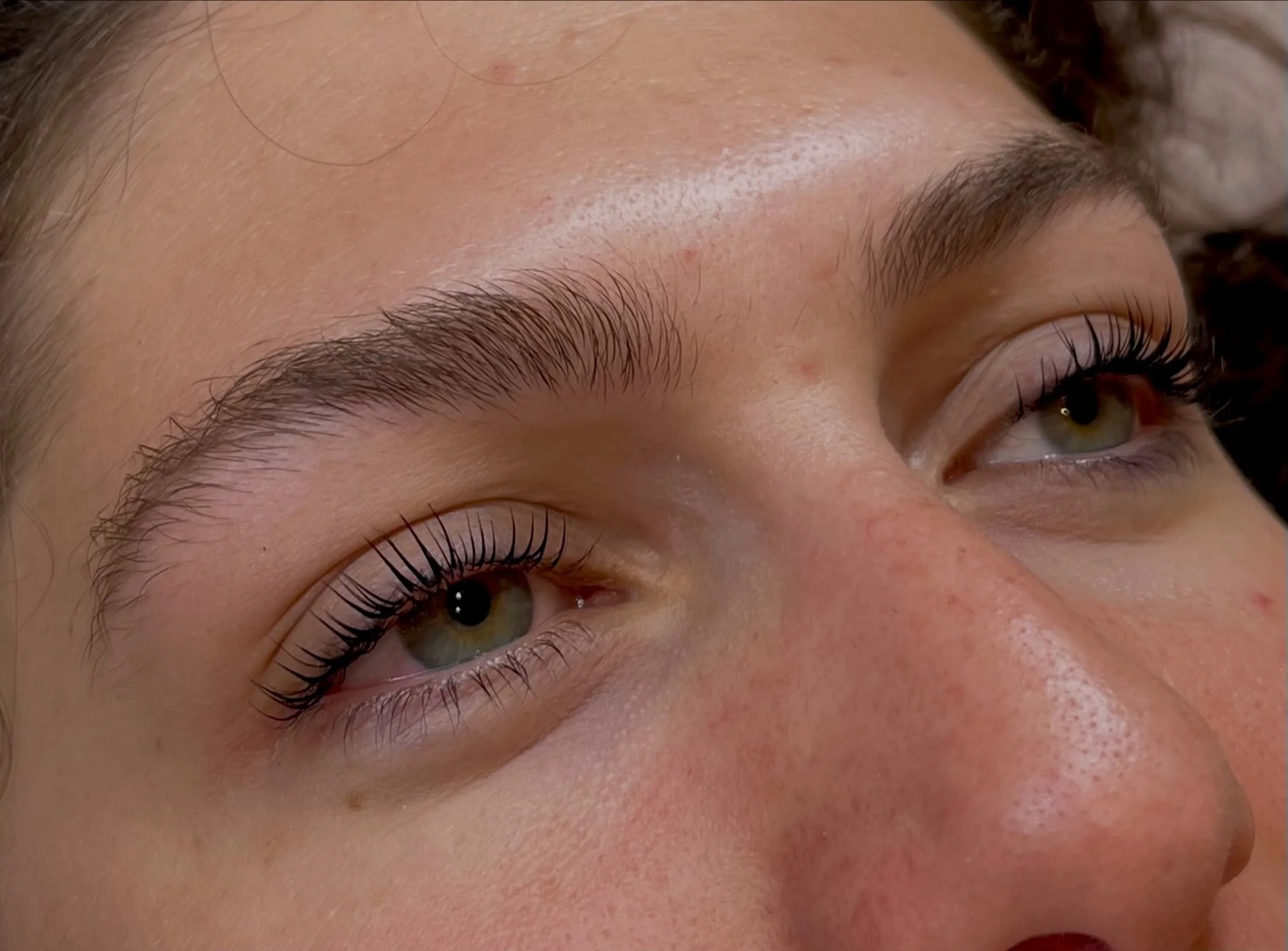 Take this as your sign to book your Korean lash lift🤎
&bull;
&bull;
&bull;
No mascara, no extensions just naturally lifted lashes! Swipe to see the before✨

#bronte #meltnailbar #koreanlashlift #lashgoals