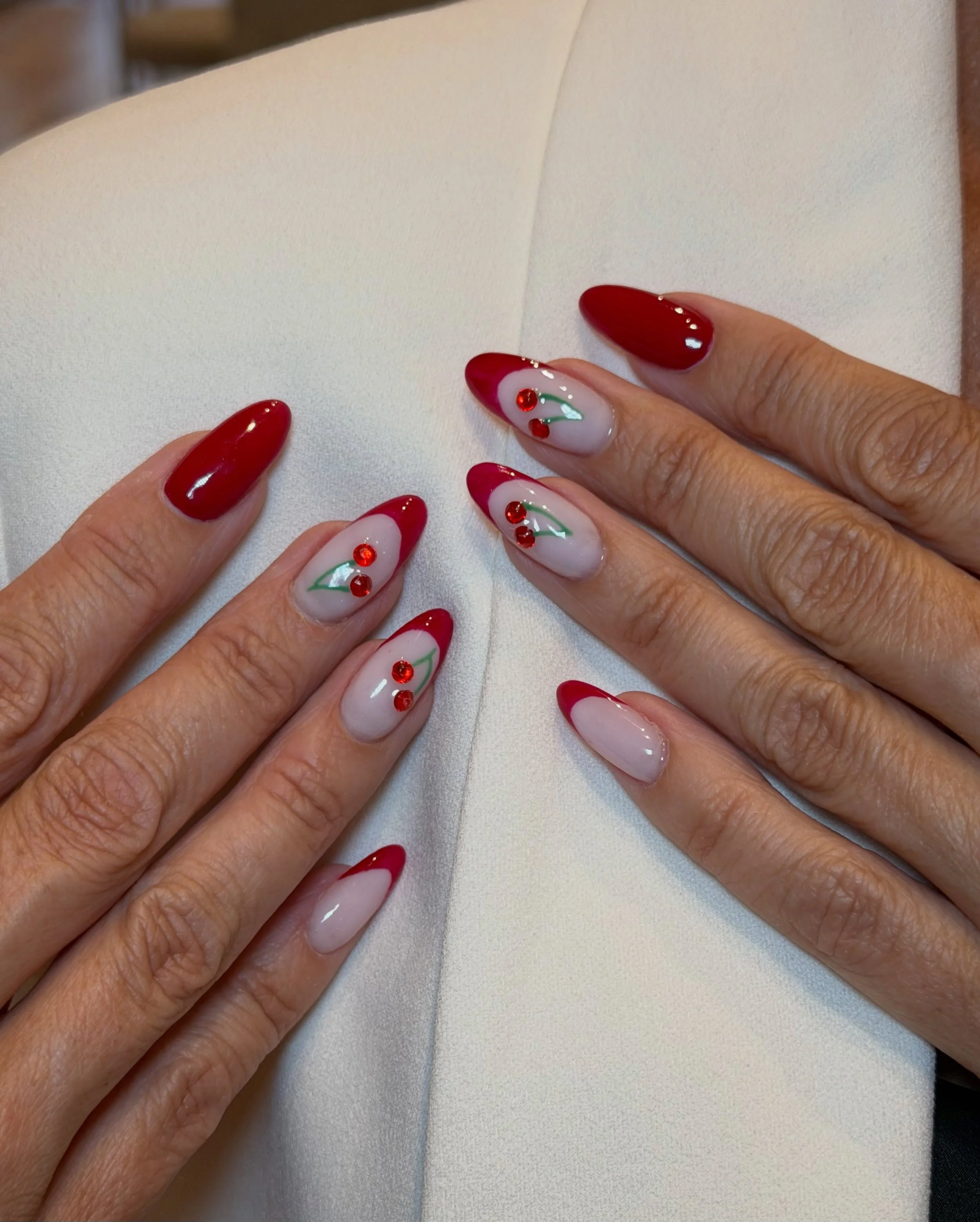 Keeping it classy with cherry glaze nails🍒✨
&bull;
&bull;
&bull;
What to ask for: 
Service: BIAB
Colour: Bunny BIAB, couture, with cherry nail art
Length: Medium to Long

#thegelbottle #brontebeach #meltnailbar #sydneynails #cherrynails