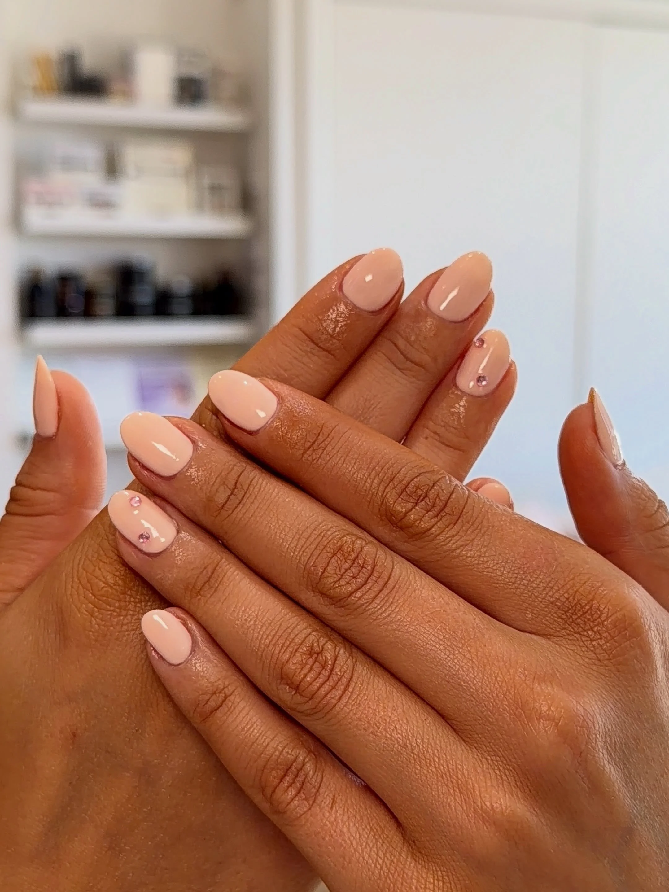 Gorgeous baby pink nails with gems✨💖
&bull;
&bull;
&bull;
What to ask for:
Service- Gel polish
Colour- Sakura
Length- Medium

#meltnailbar #bronte #gelpolish
