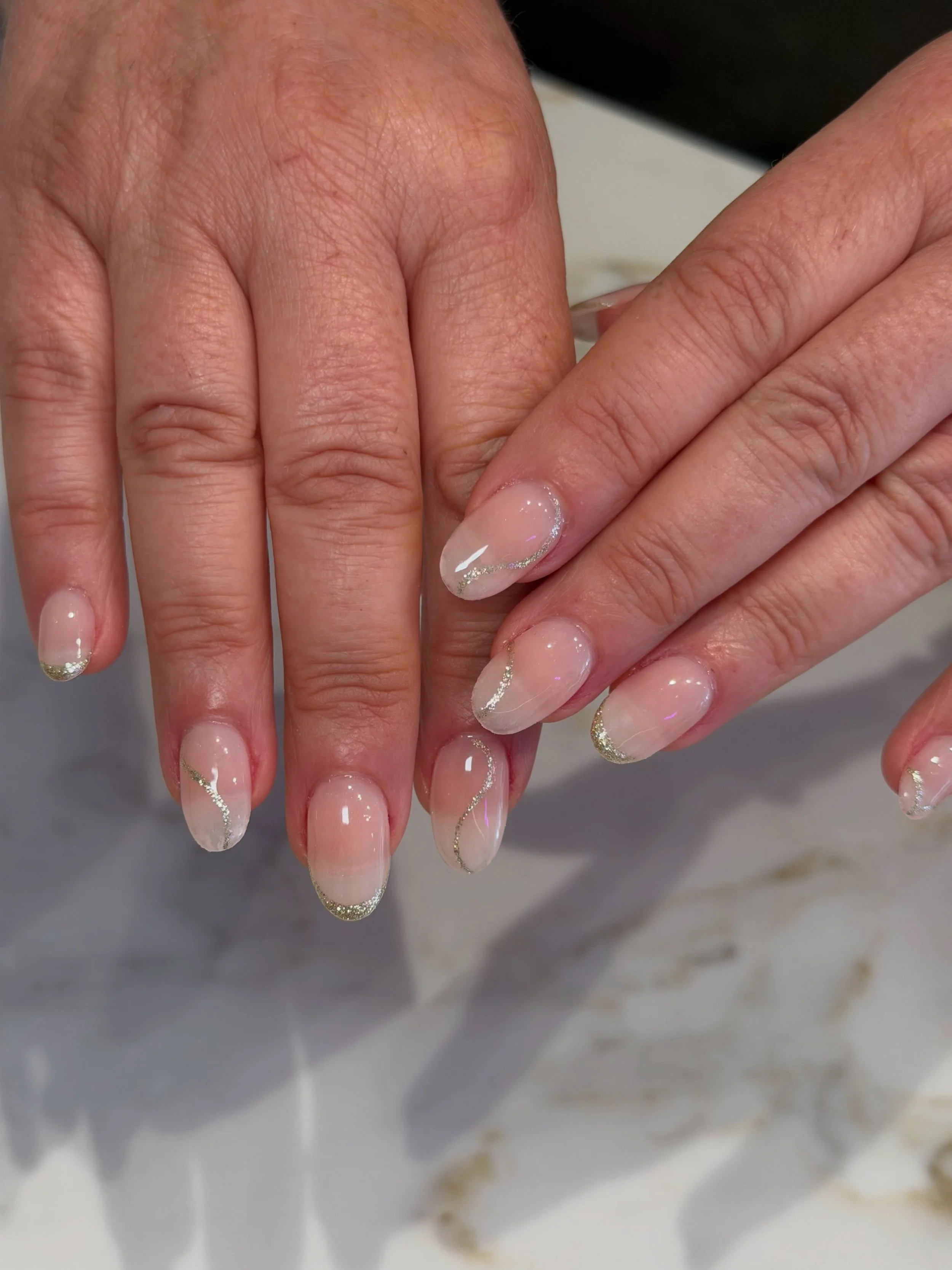 A little nude, a little gold, a whole lot of classy 🤍💅

&bull;
&bull;
&bull;
What to ask for: 
Service: Gel extensions 
Colour: Cashmere 
Length: medium

#gelextensions #brontebeach #meltnailbar #sydneynails #frenchtipswithatwist