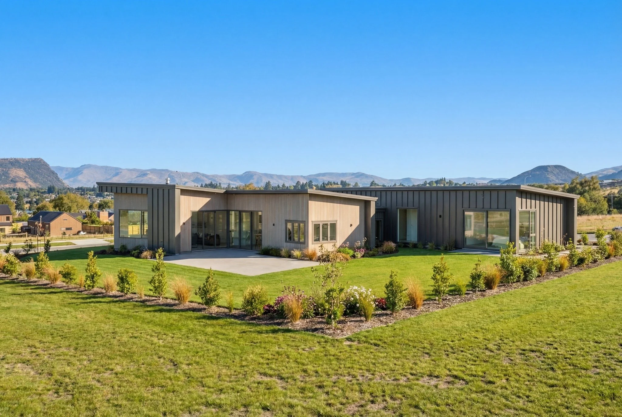 Introducing Alpine View.

A contemporary family home designed to embrace its Central Otago setting through clean architectural forms, natural materials and generous glazing. Thoughtfully planned, carefully detailed, and designed for modern family liv