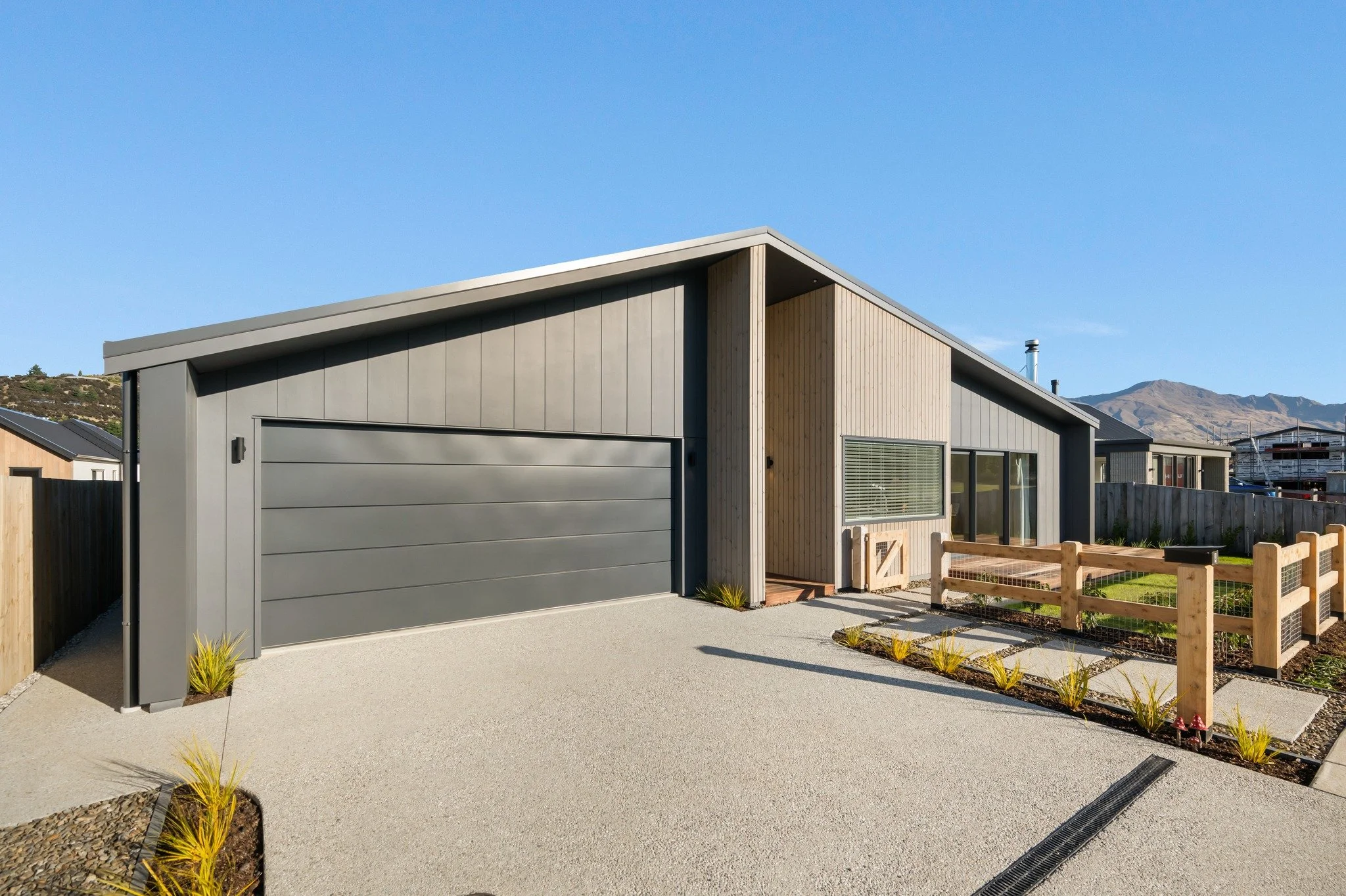 Making every square metre count.

This cost-effective three-bedroom, two-bathroom home in Wānaka focuses on an efficient footprint without compromising on the spaces that matter.

Considered orientation and glazing bring plenty of natural light into 