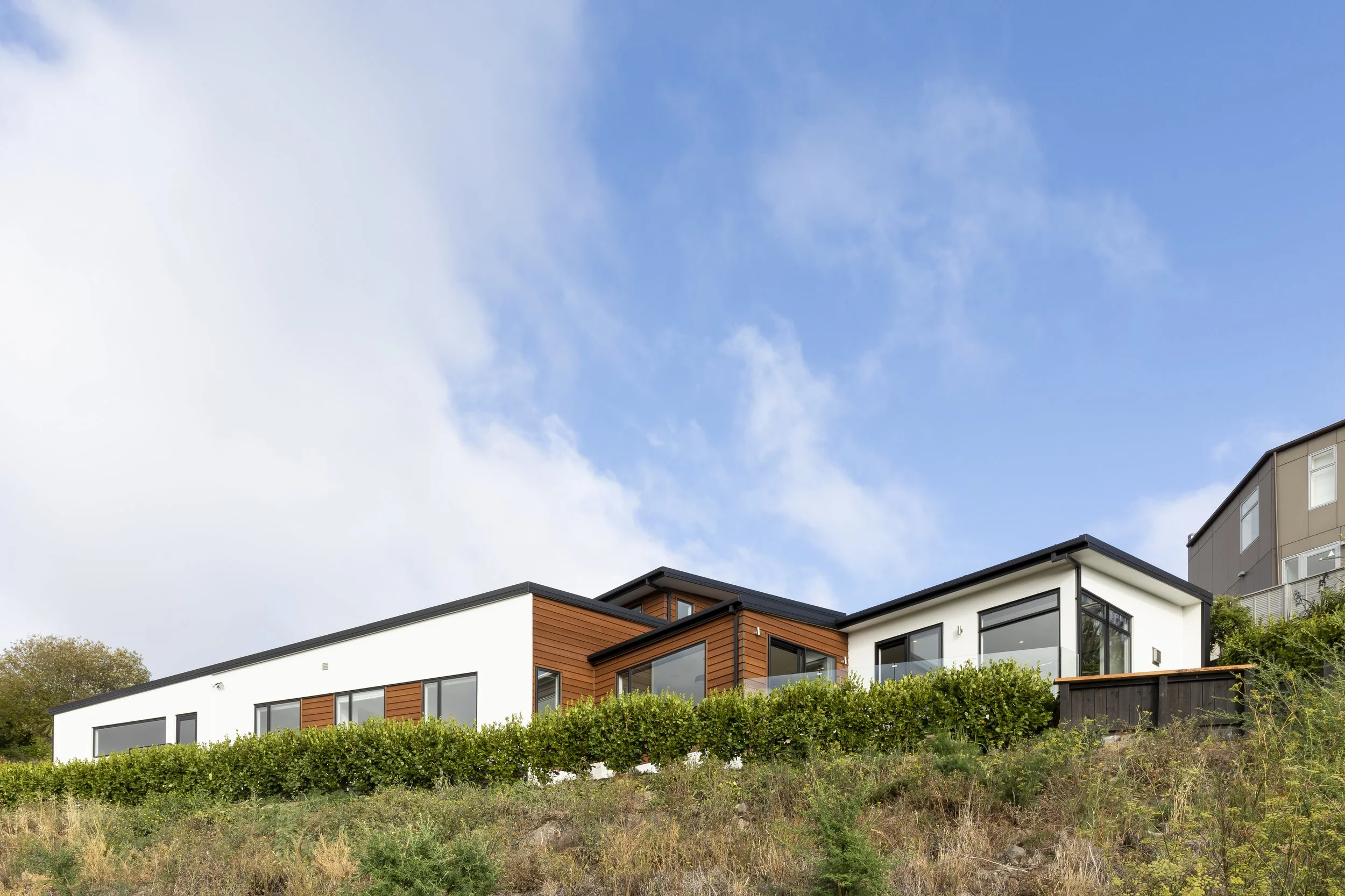 Stepped house, house on a hill