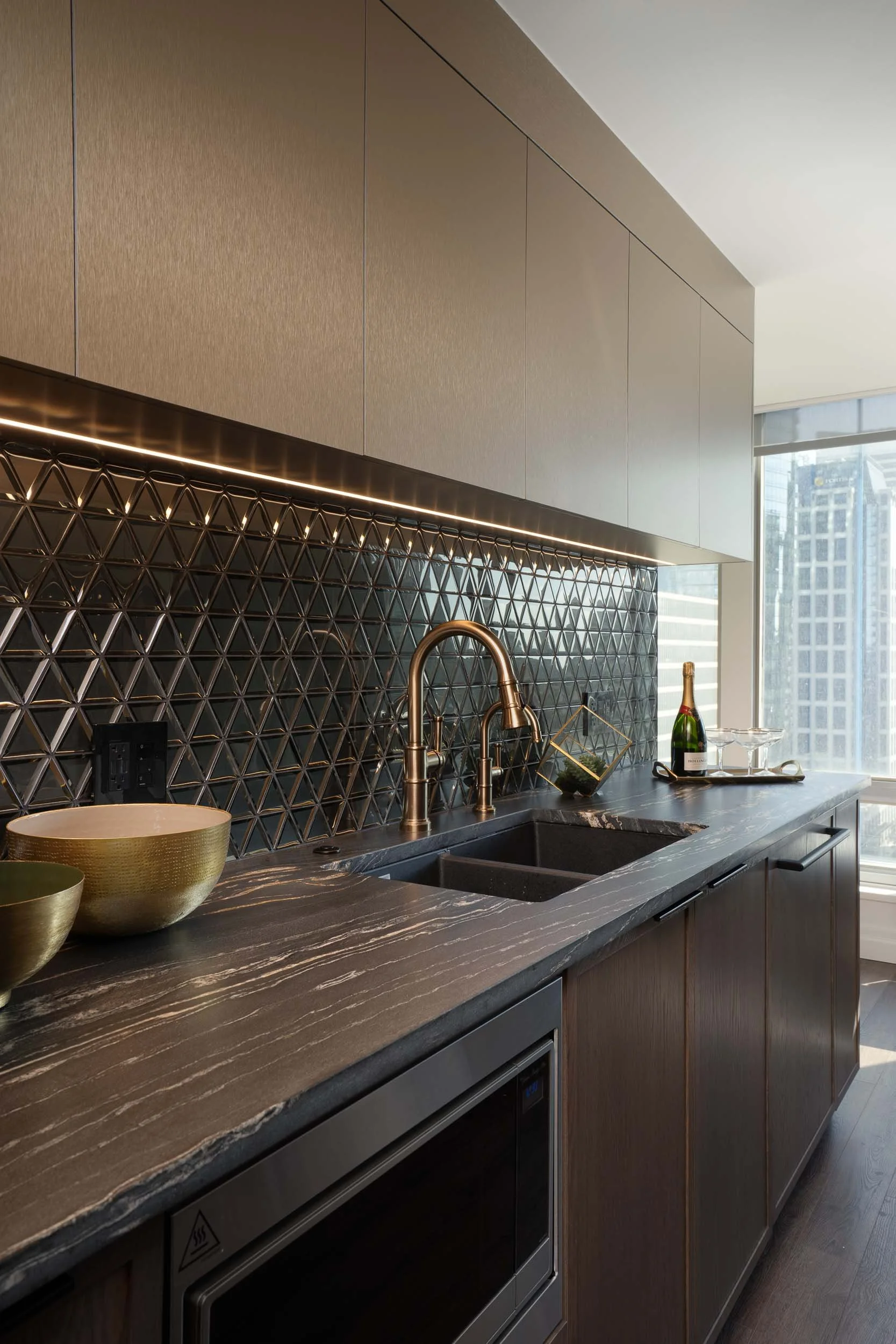 vancouver-captivating-coal-harbour-kitchen-backsplash.jpg