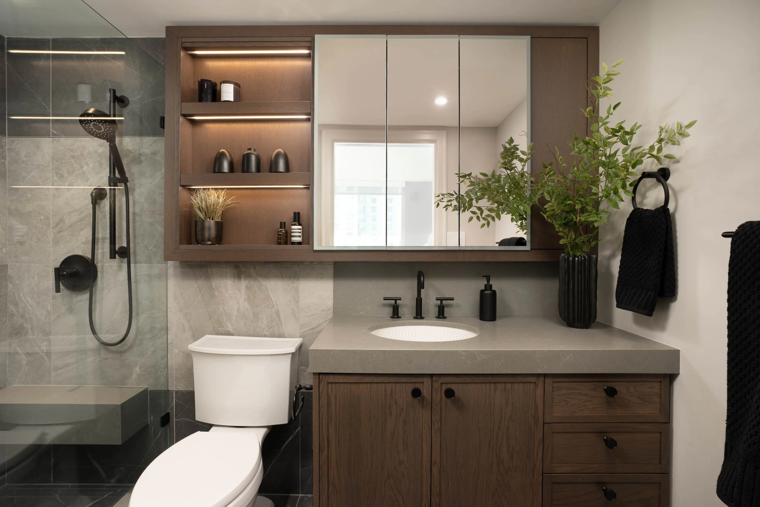 vancouver-captivating-coal-harbour-bathroom.jpg