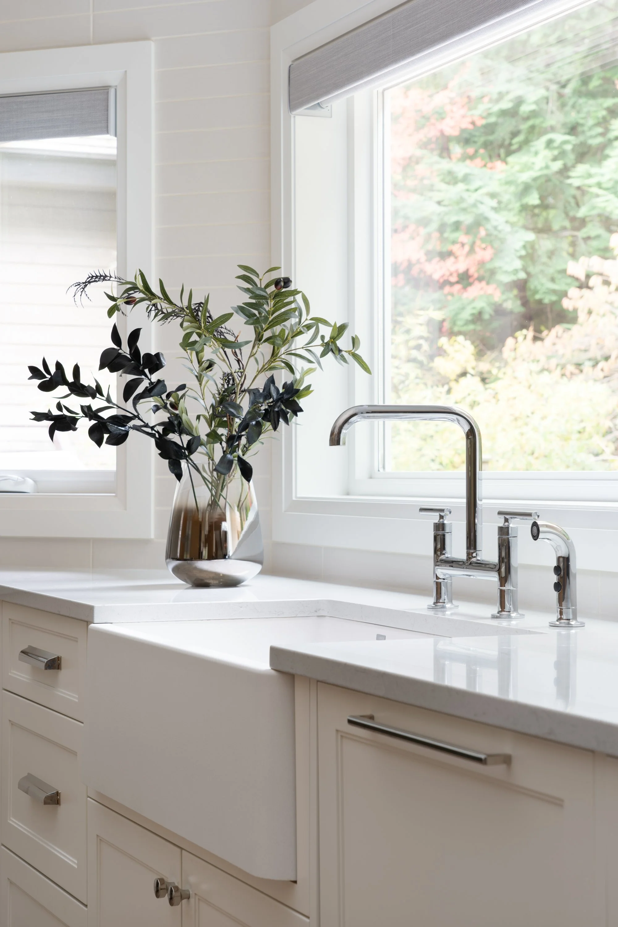 north-vancouver-braemar-residence-kitchen-farm-sink.jpg