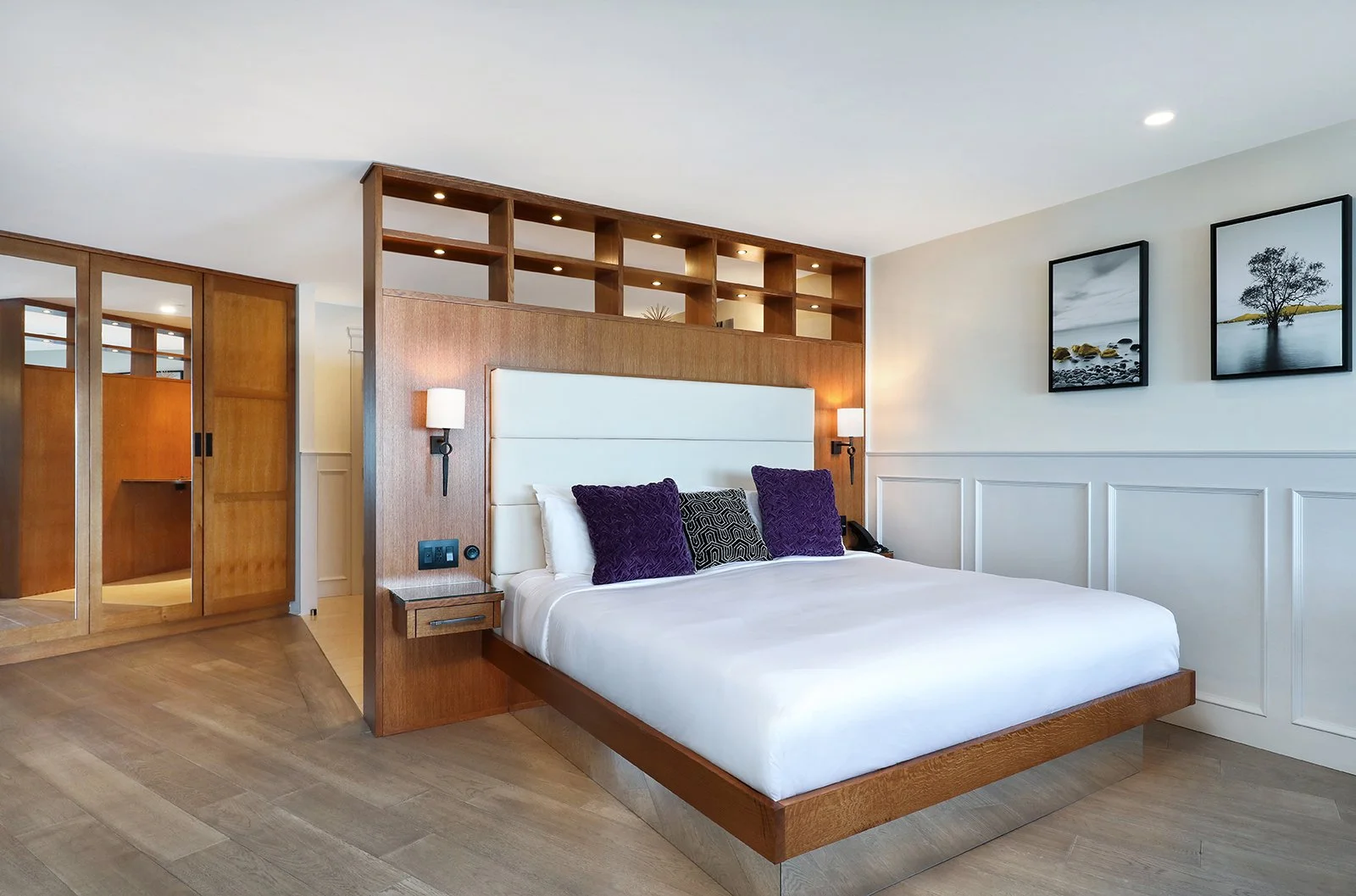 Kingfisher-Beachfront-Oceanview-Suite-bed.jpg