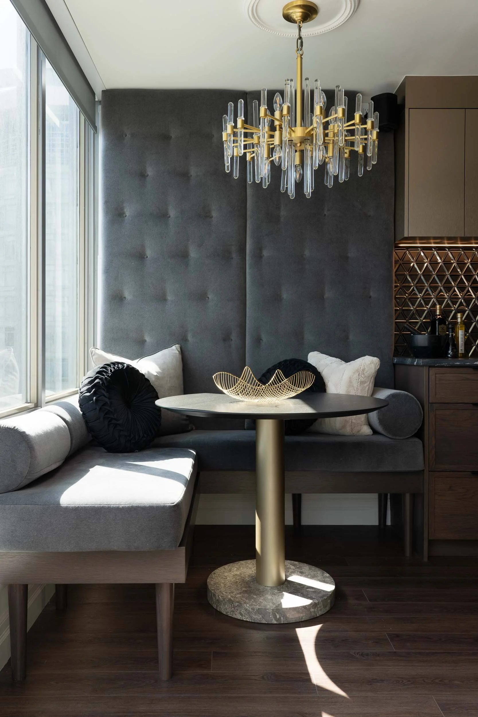 vancouver-captivating-coal-harbour-dining-nook.jpg
