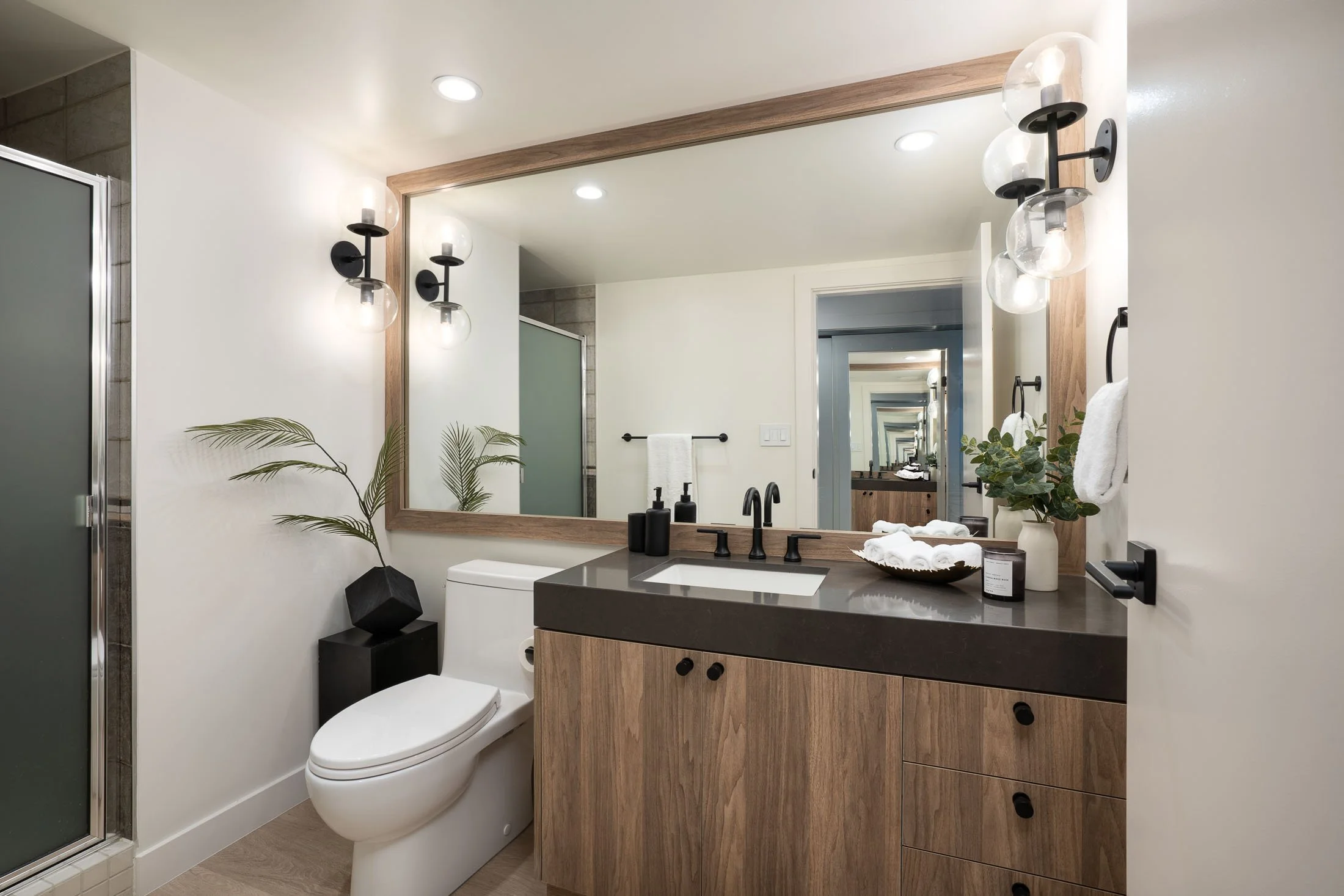 vancouver-yaletown-masterpiece-marinaside-bathroom-oak.jpg