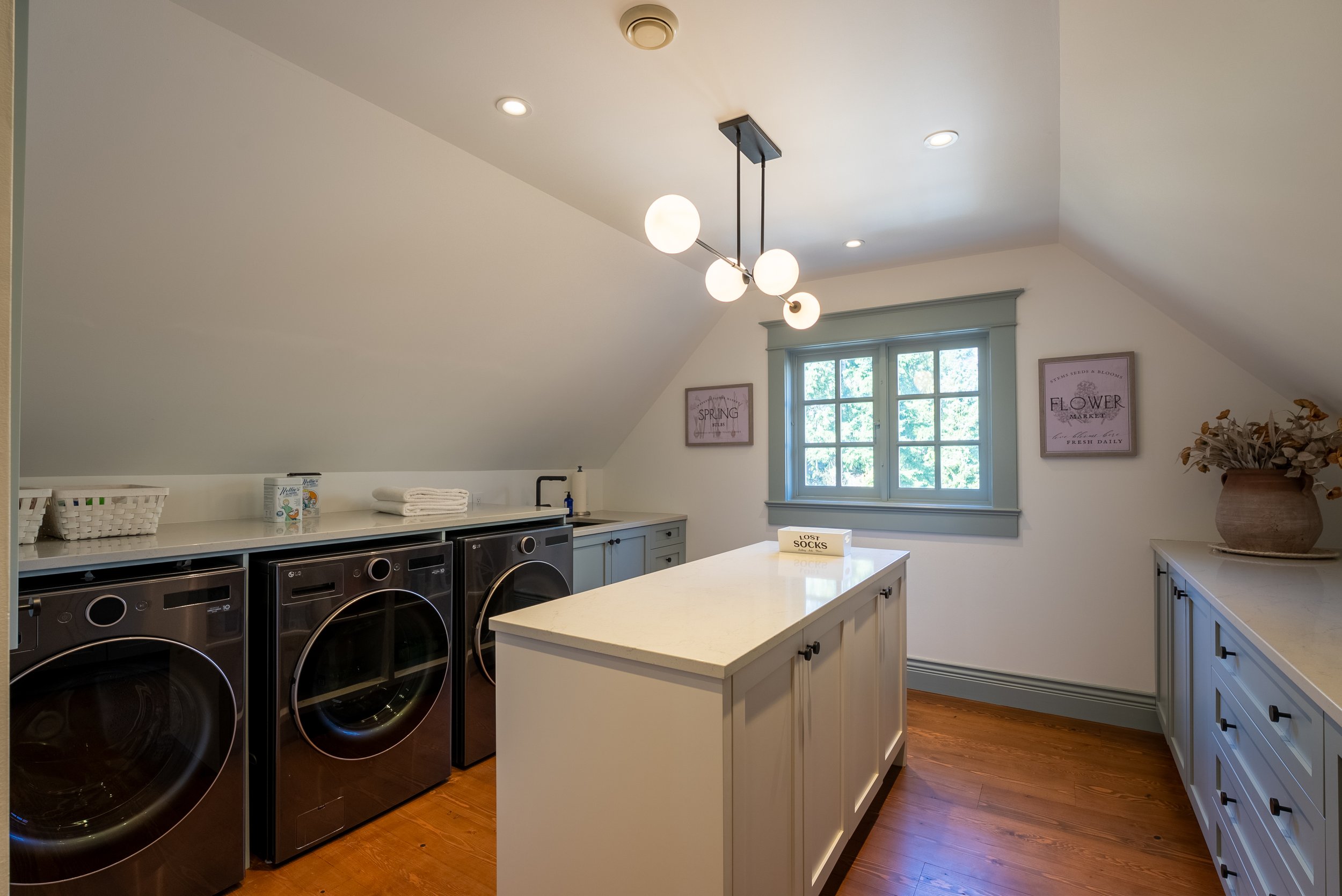 west-vancouver-caulfield-couture-laundry-room-custom.jpg