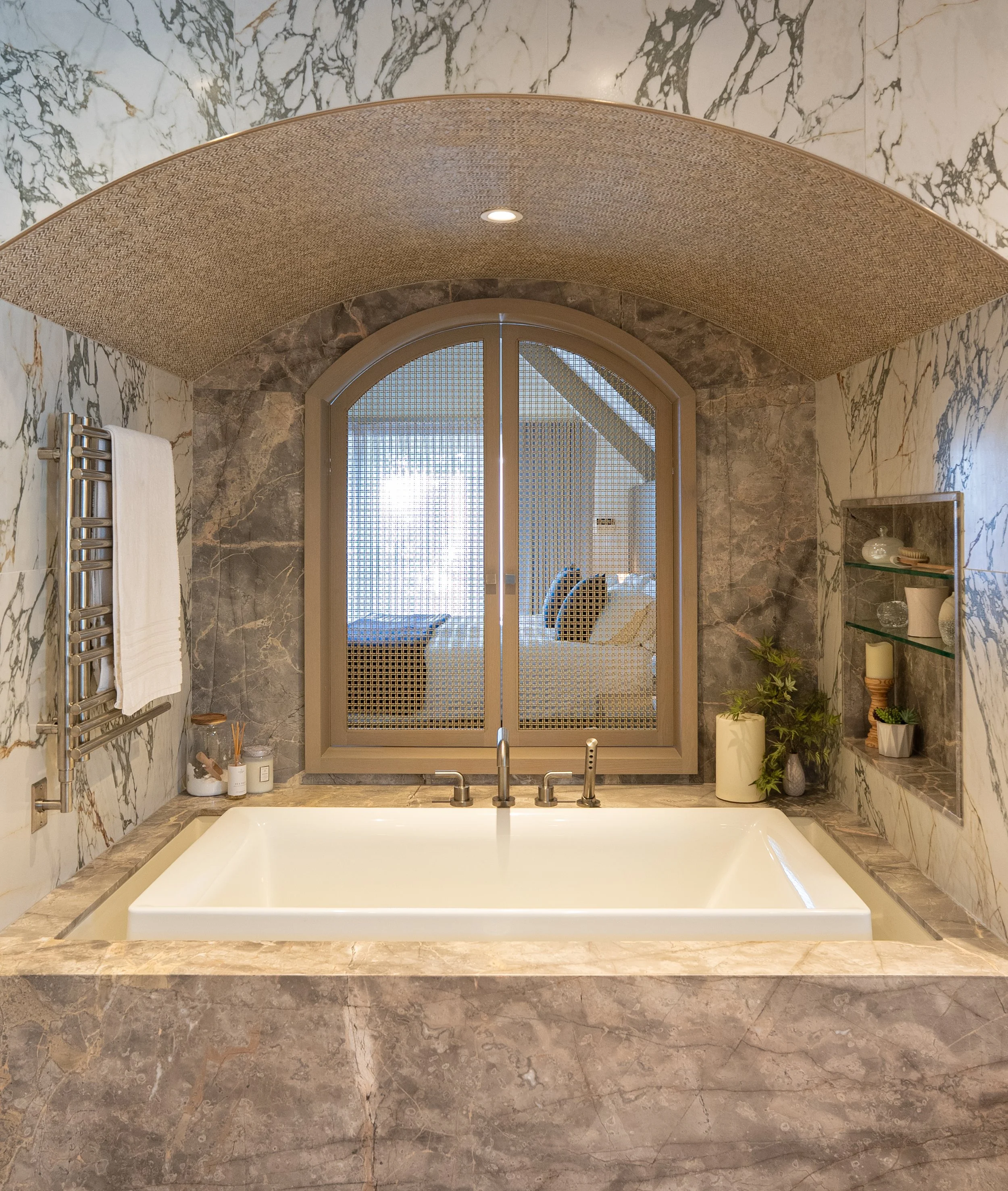 west-vancouver-caulfield-couture-master-bathroom-tub-enclave.jpg