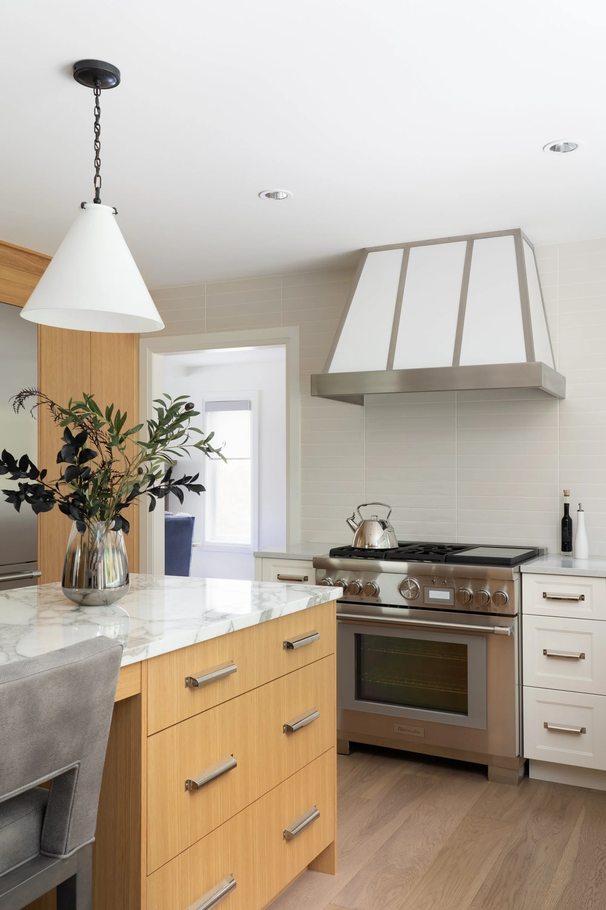 north-vancouver-braemar-residence-kitchen-custom-hood-range.jpg