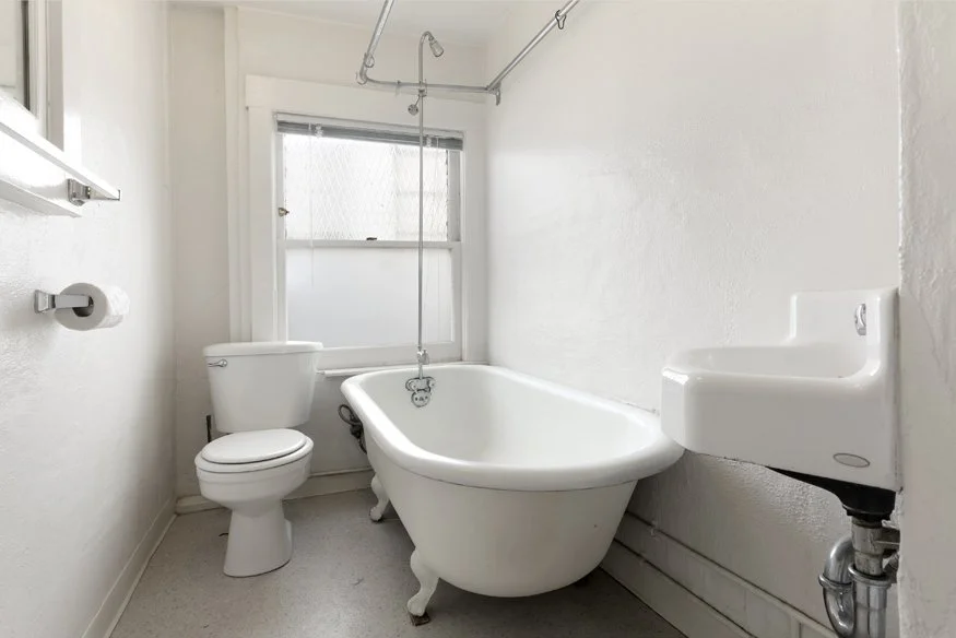 2361California15 Bath.jpg