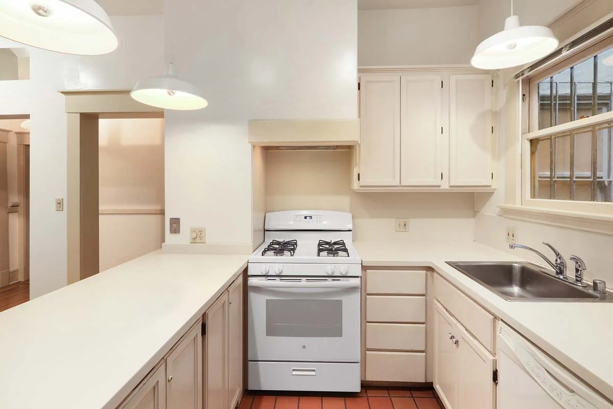 2754Pierce11 Kitch4.jpg