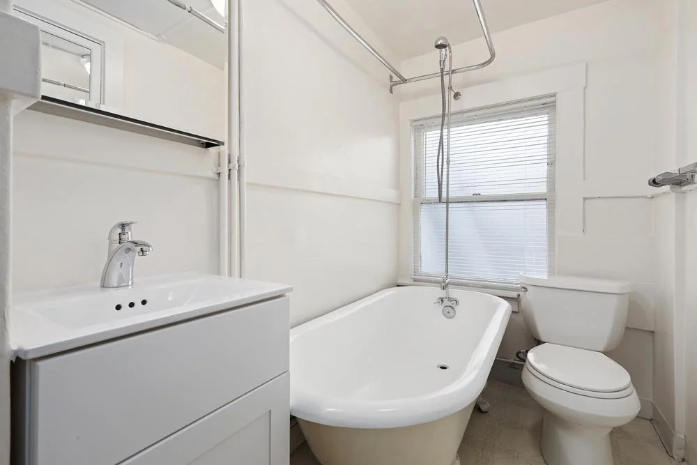 2361California9 Bath1.jpg