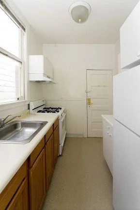 2361California14 Kitch2.jpg