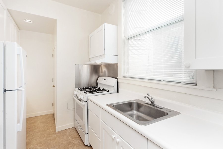 2361California12 kitch1.jpg