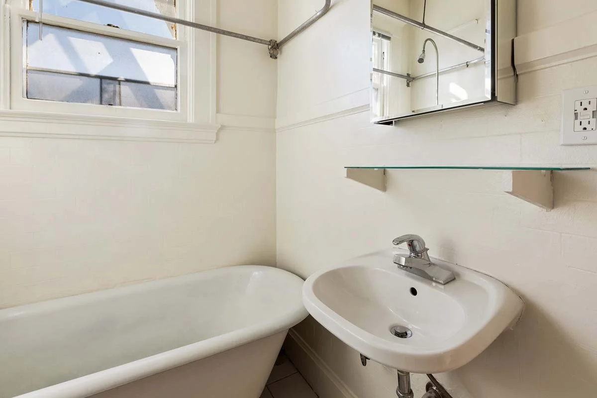 744Guerrero6 Bath2.jpg