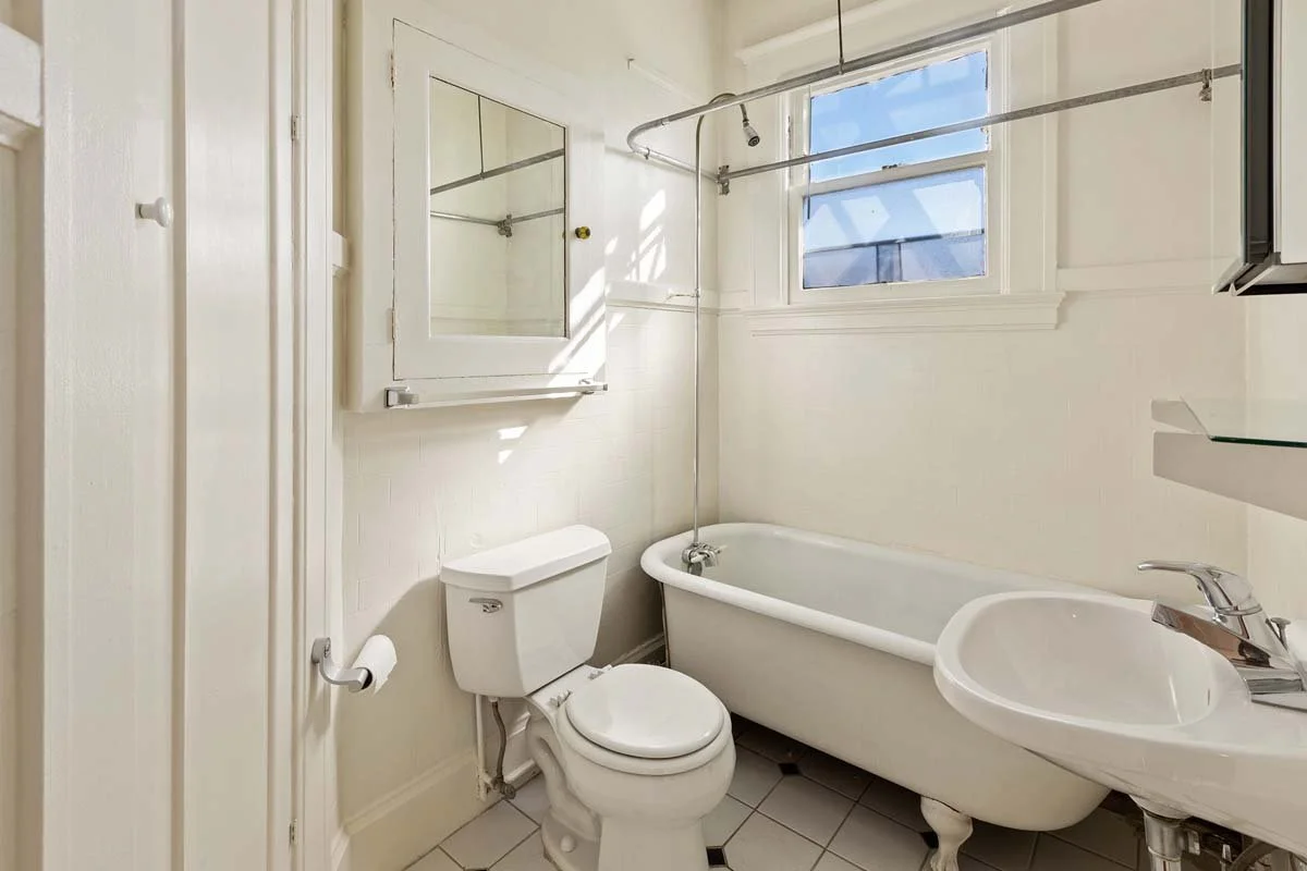 744Guerrero6 Bath1.jpg