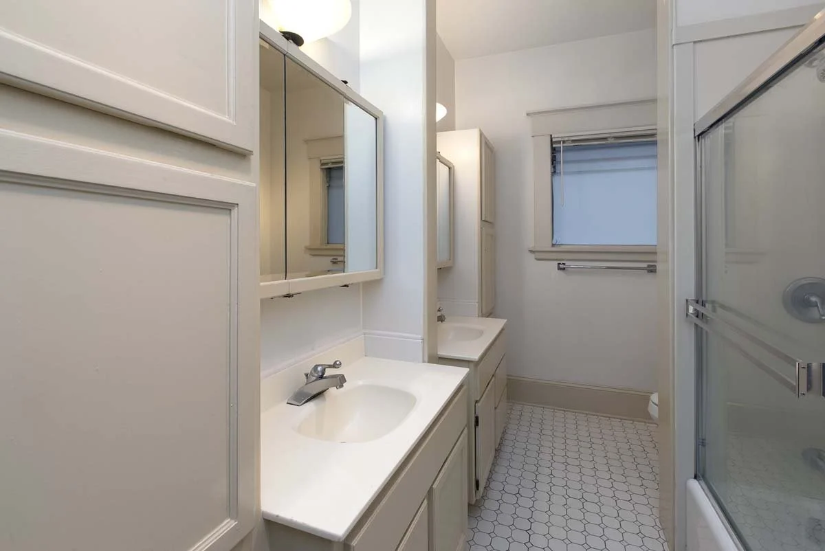 2754Pierce11 Bath3.jpg