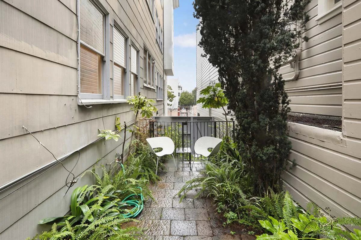 2754Pierce11 Patio2.jpg