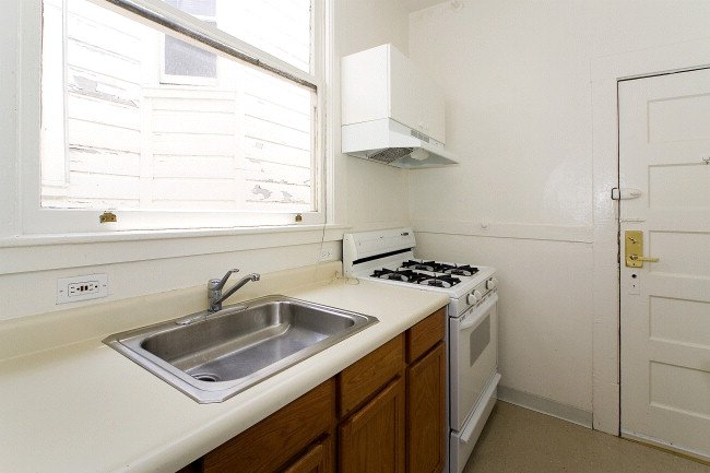 2361California14 Kitch3.jpg