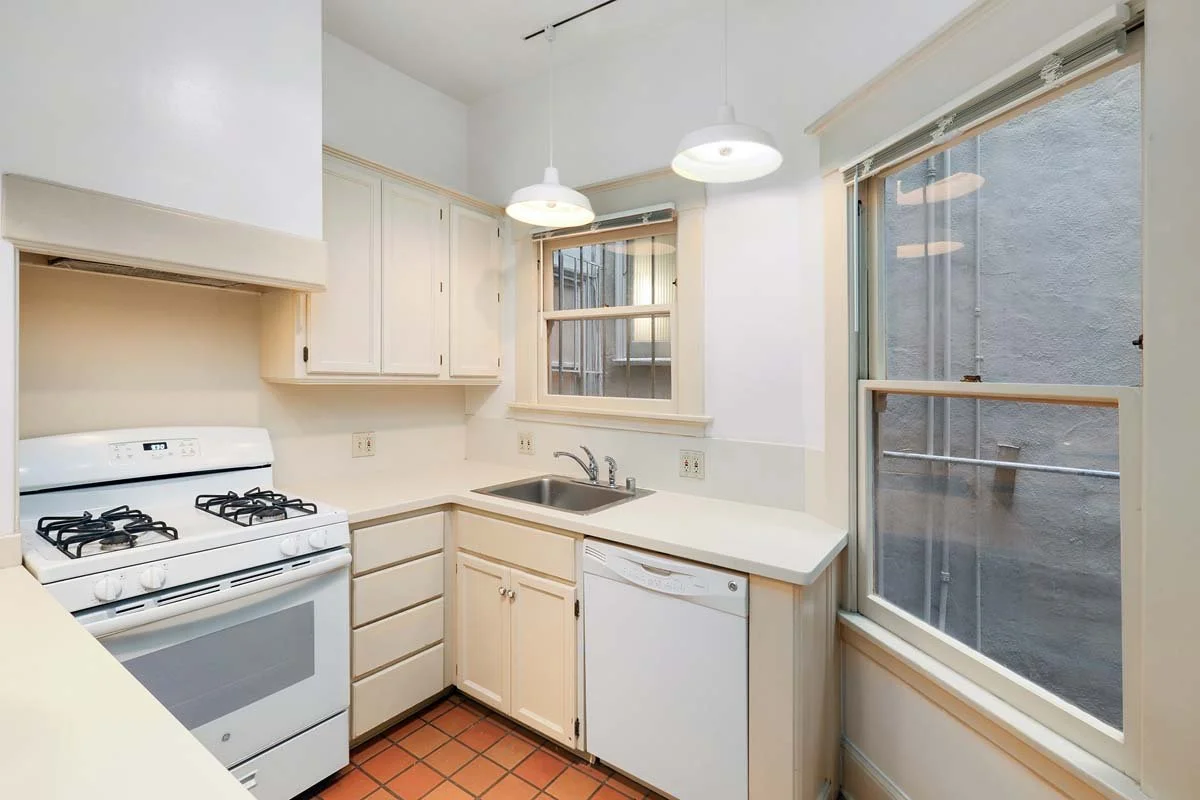 2754Pierce11 Kitch5.jpg