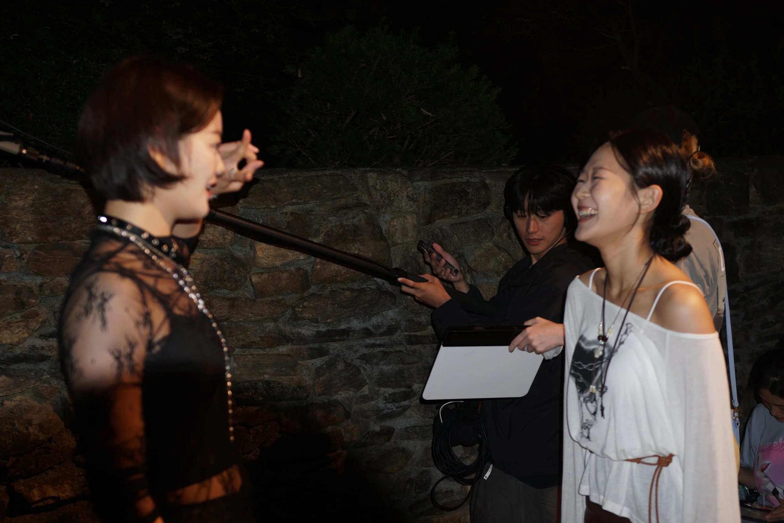 Swipe Right To Bite/SRTB behind the scenes/BTS. Jiseo (Yeon) and Kyunghee (Sol) laughing, having fun on set.