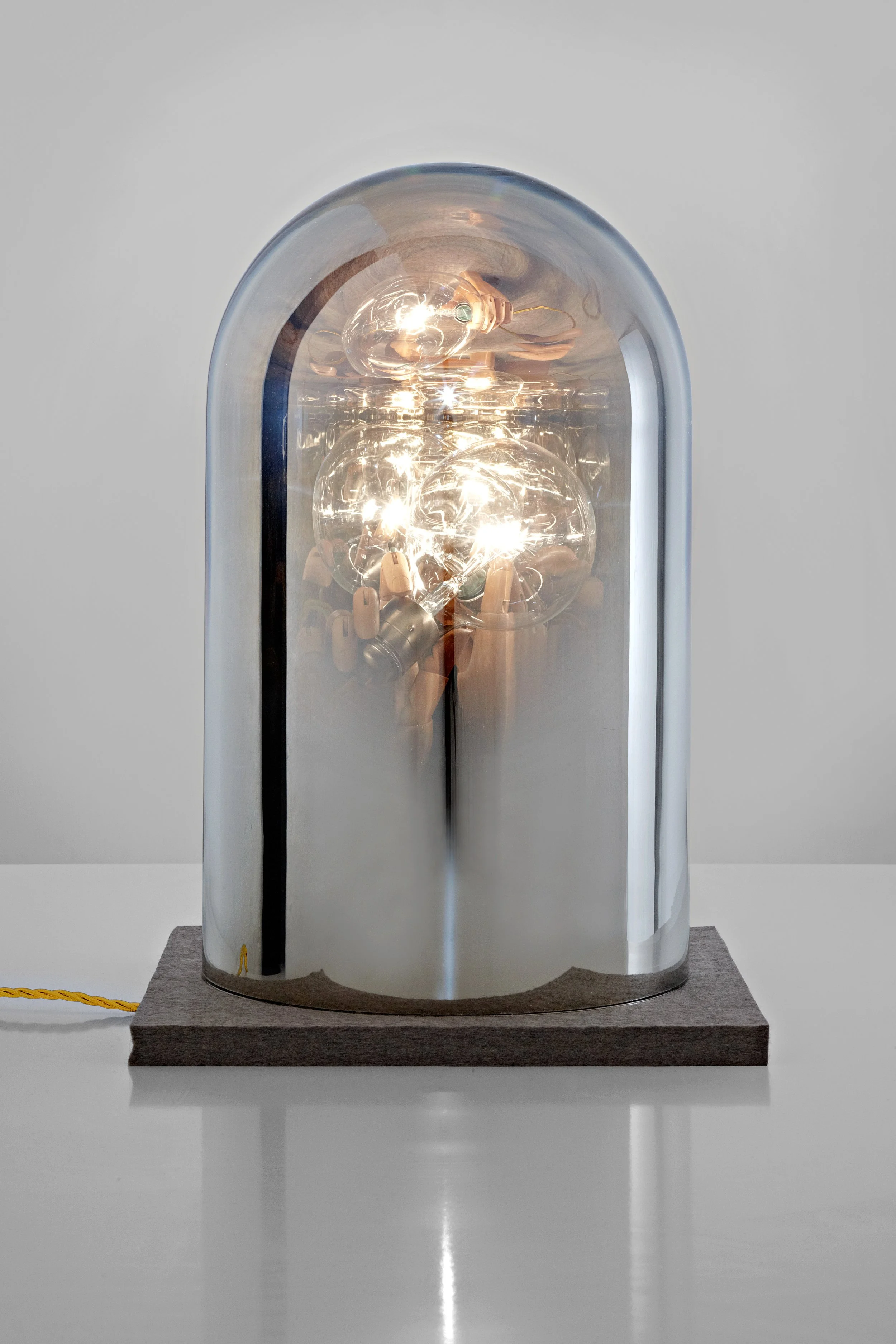rolfsachs_curiosities_hand_me_a_light_2.jpg