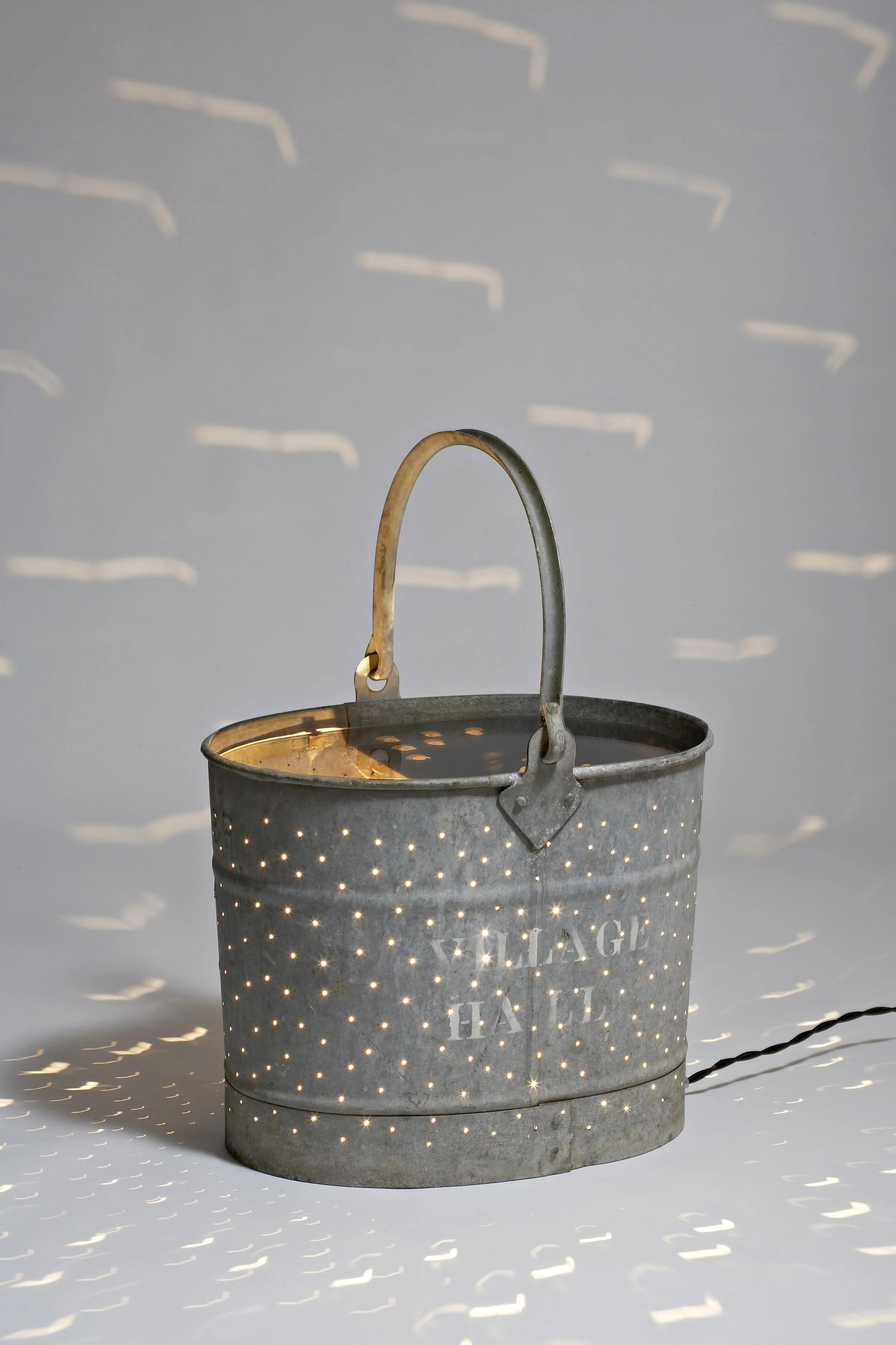 pouring-light-mop-bucket-01.jpg