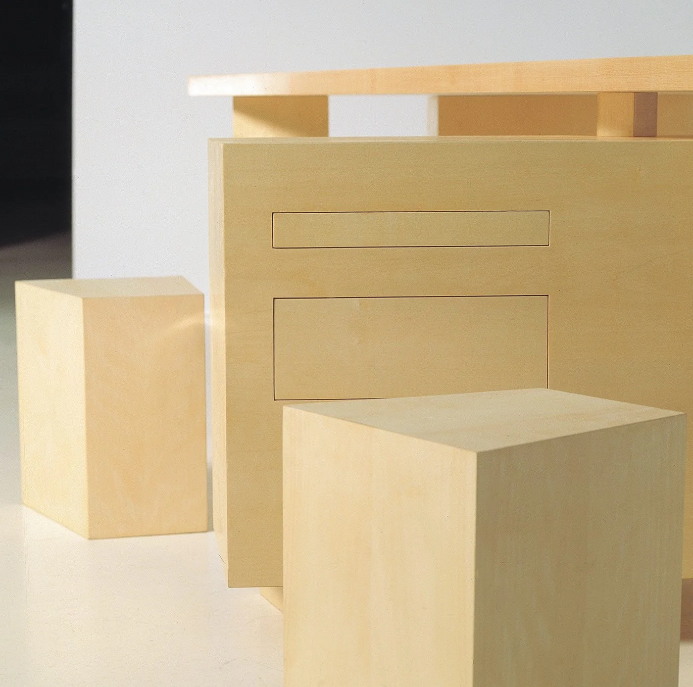 rolfsachs_desk_for_m_3.jpg