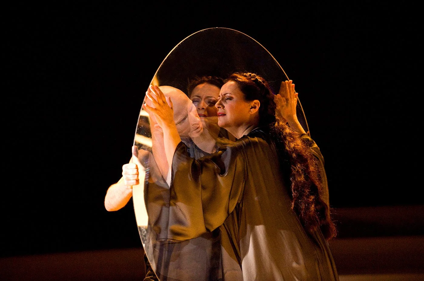 Norma_mirror-scene.jpg