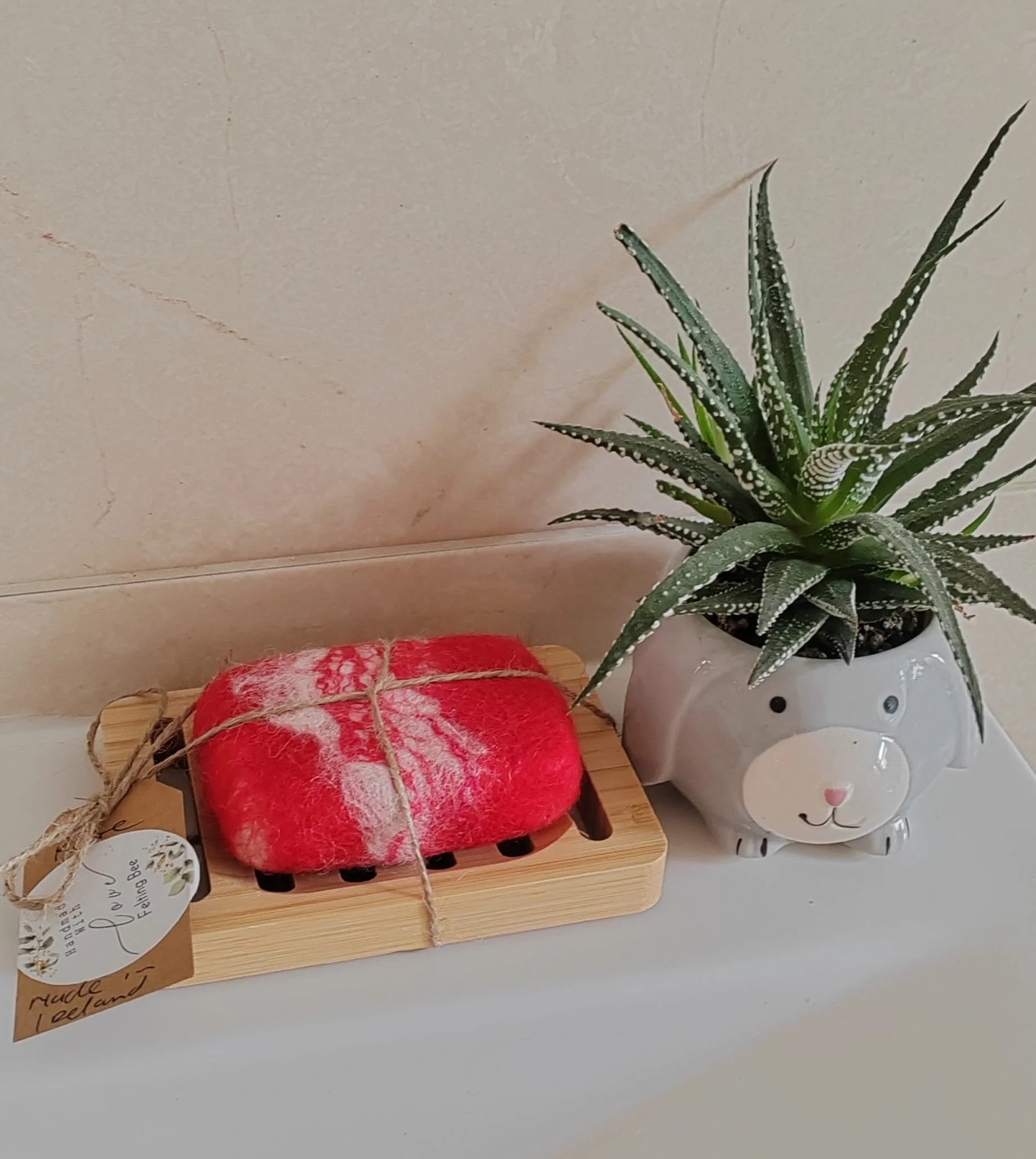 Red Felted Soap Bar with Bamboo Rack