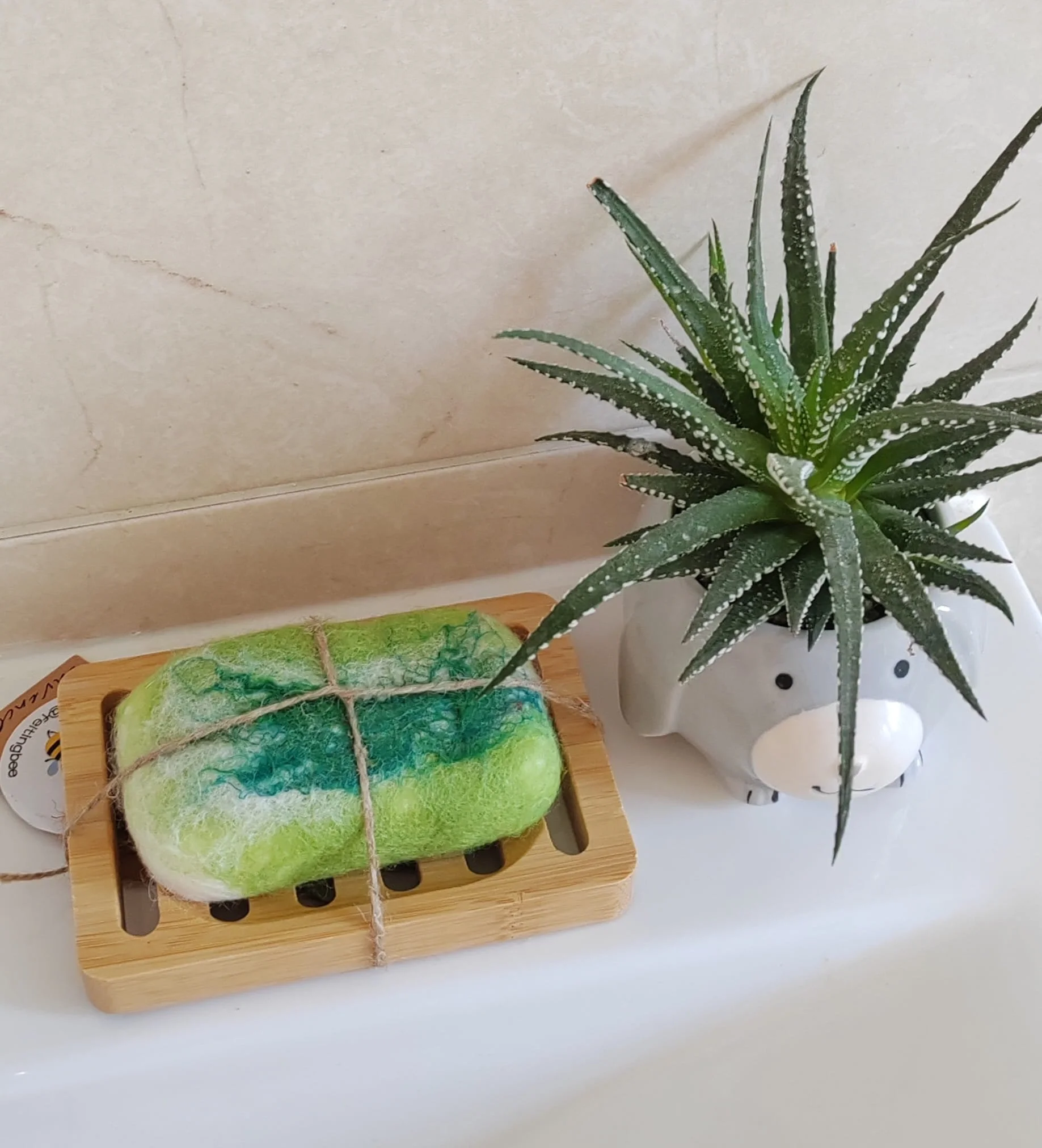 Green Felted Soap Bar with Bamboo Rack