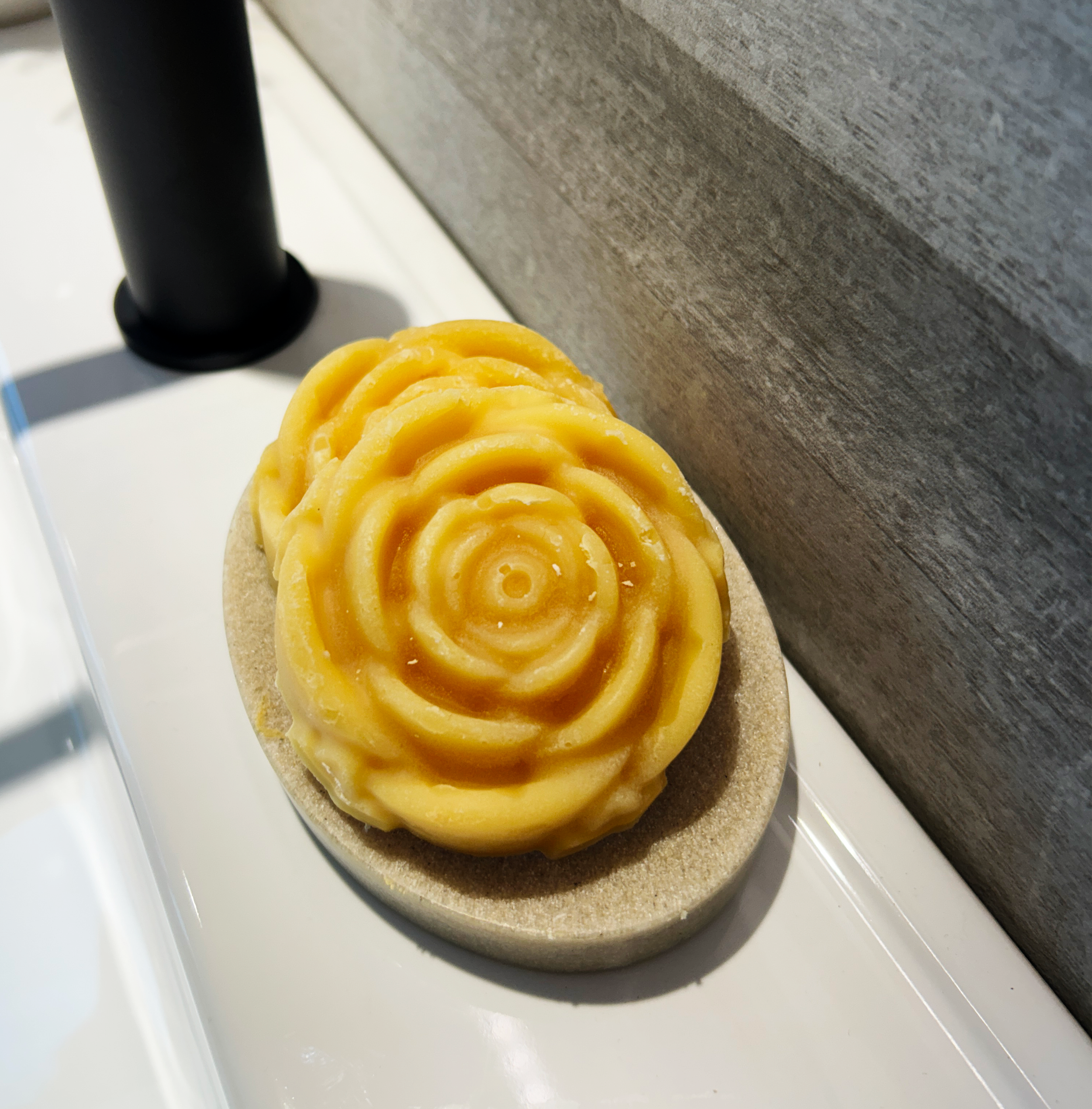up close rose bar shape.png