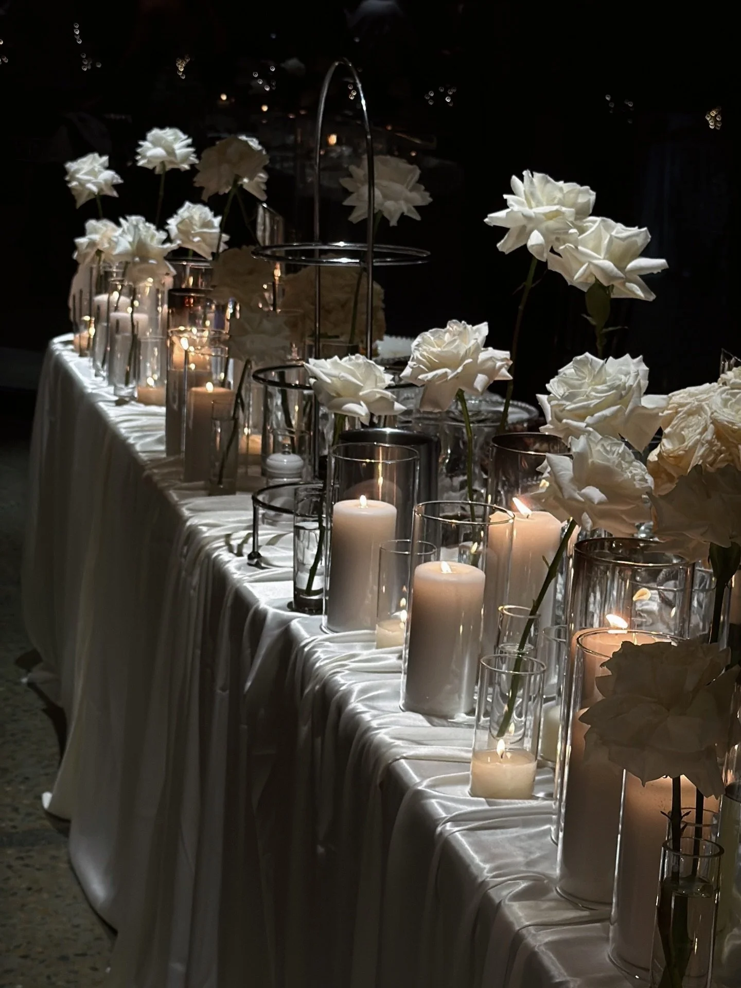 A moment for J&amp;L&rsquo;s reception from day to night 🌙 🤍

@cene.studio @flowersstgermain @vinesoftheyarravalley