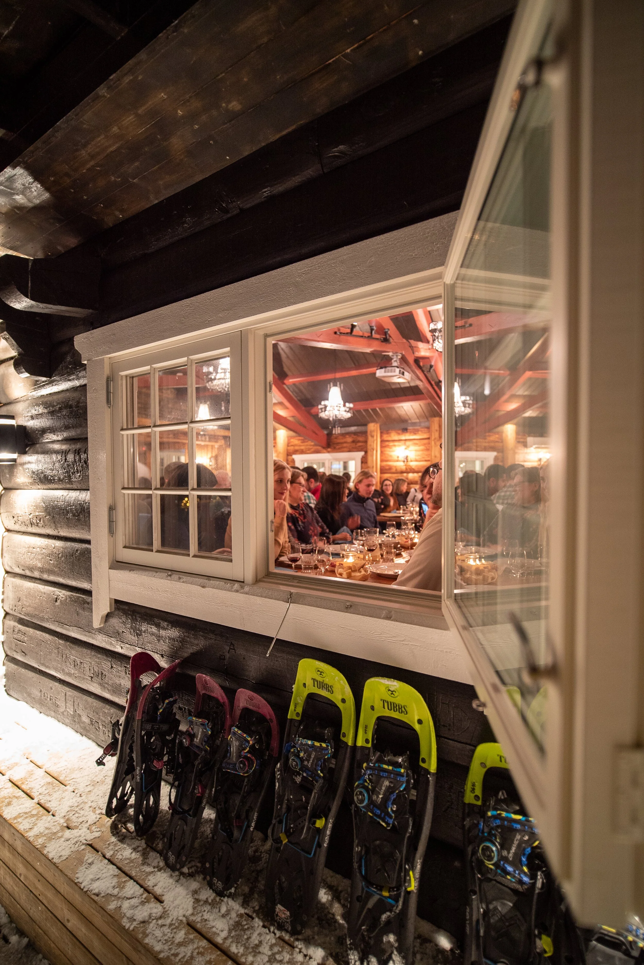 Combine dining with snowactivites